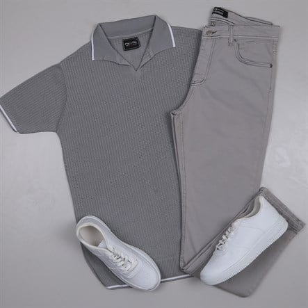 Gri Triko Polo Yaka Tişört Gri  pantolon  ayakkabı Kombin