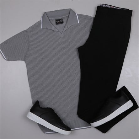 Gri Triko Polo Yaka Tişört Siyah kumaş pantolon  ayakkabı Kombin