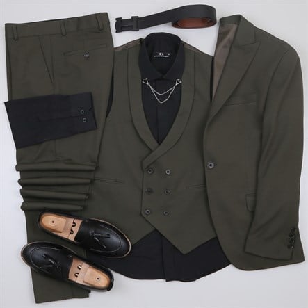 Haki Takım Elbise Siyah Gömlek Kombini