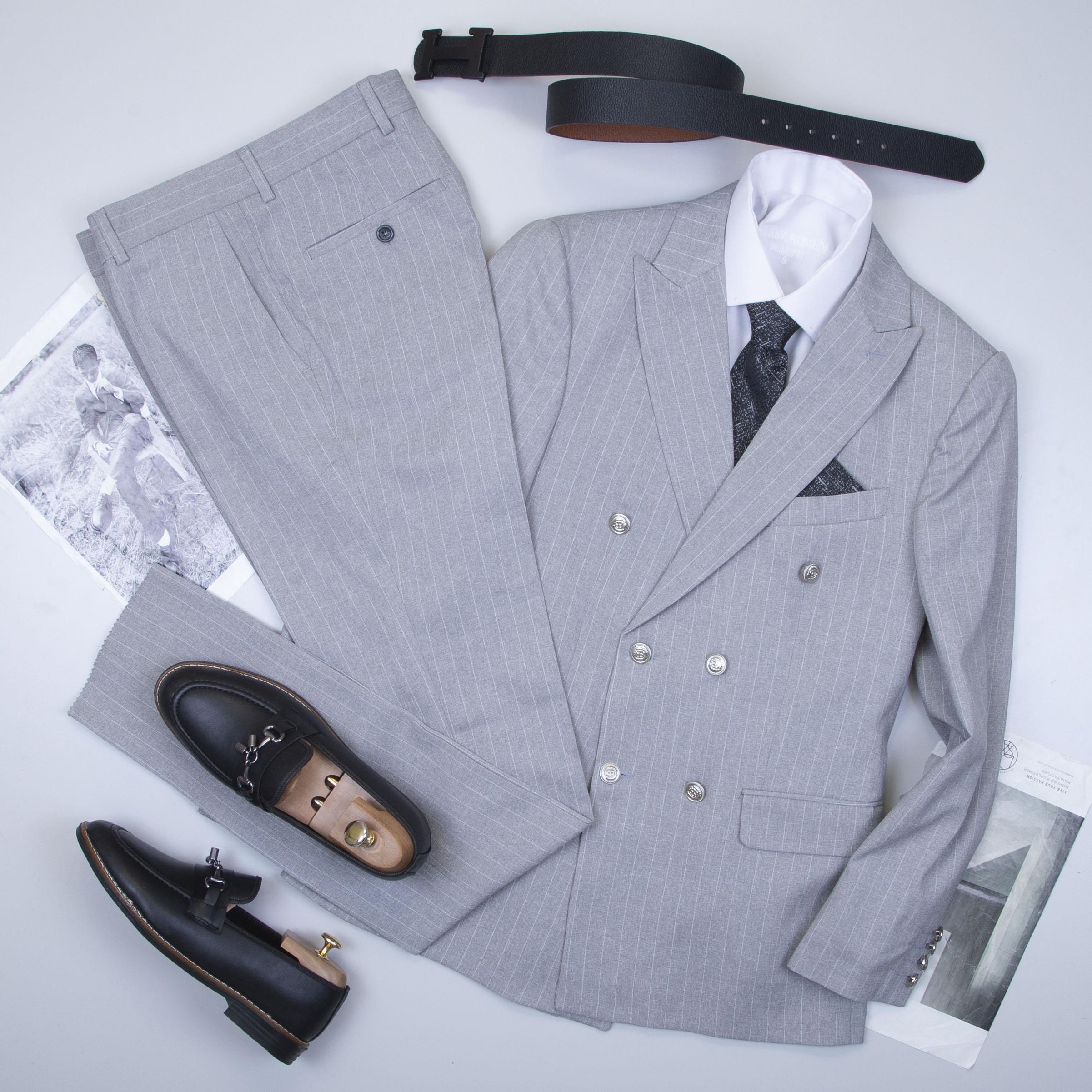 Açık Gri Çizgili Kruvaze Takım Elbise Kombini