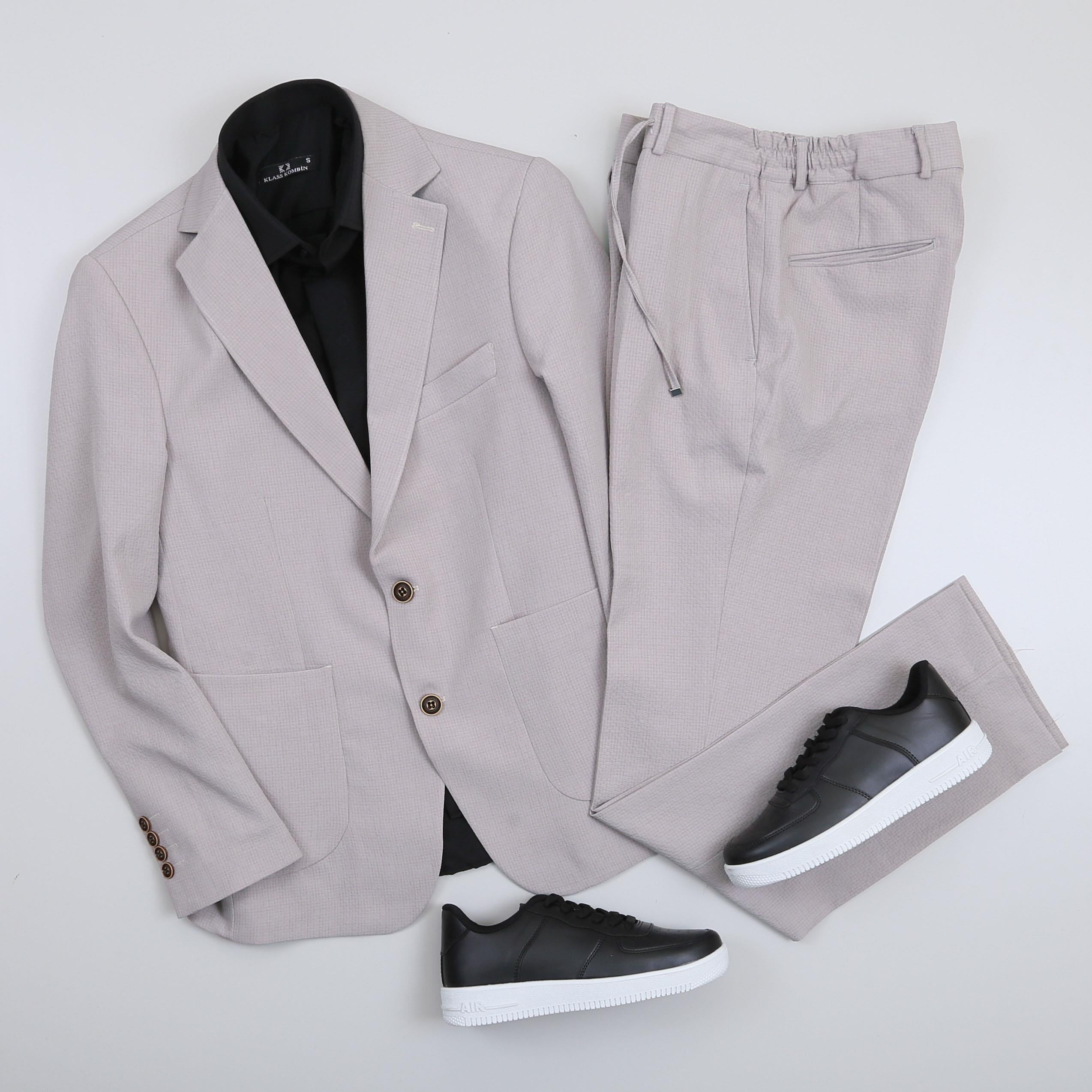 Açık Gri Takım Elbise Kombini