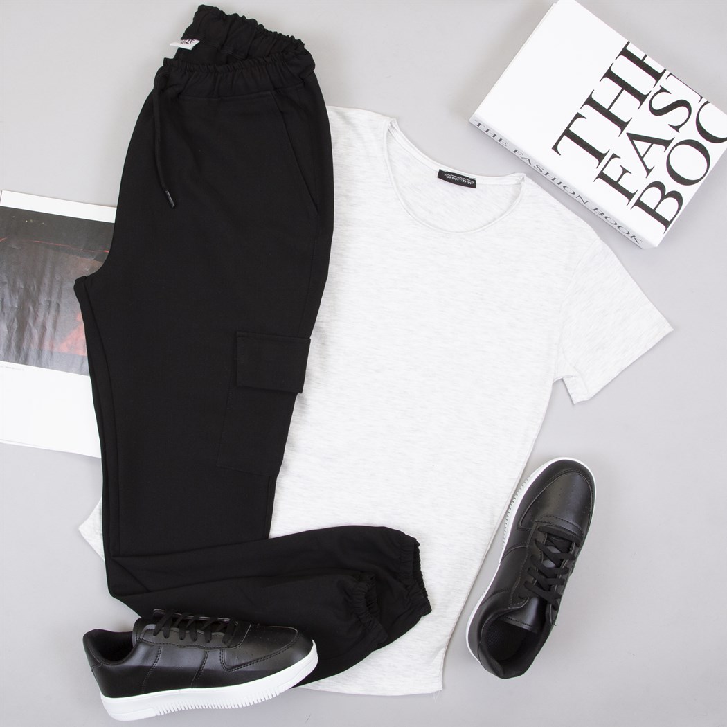 Açık Gri Tişört Jogger Pantolon Ayakkabı Kombin