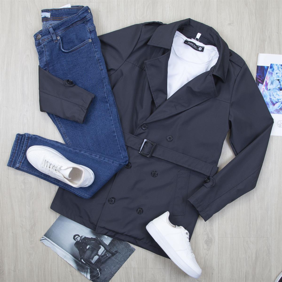 Antrasit Trençkot Tişört Pantolon Ayakkabı Kombin