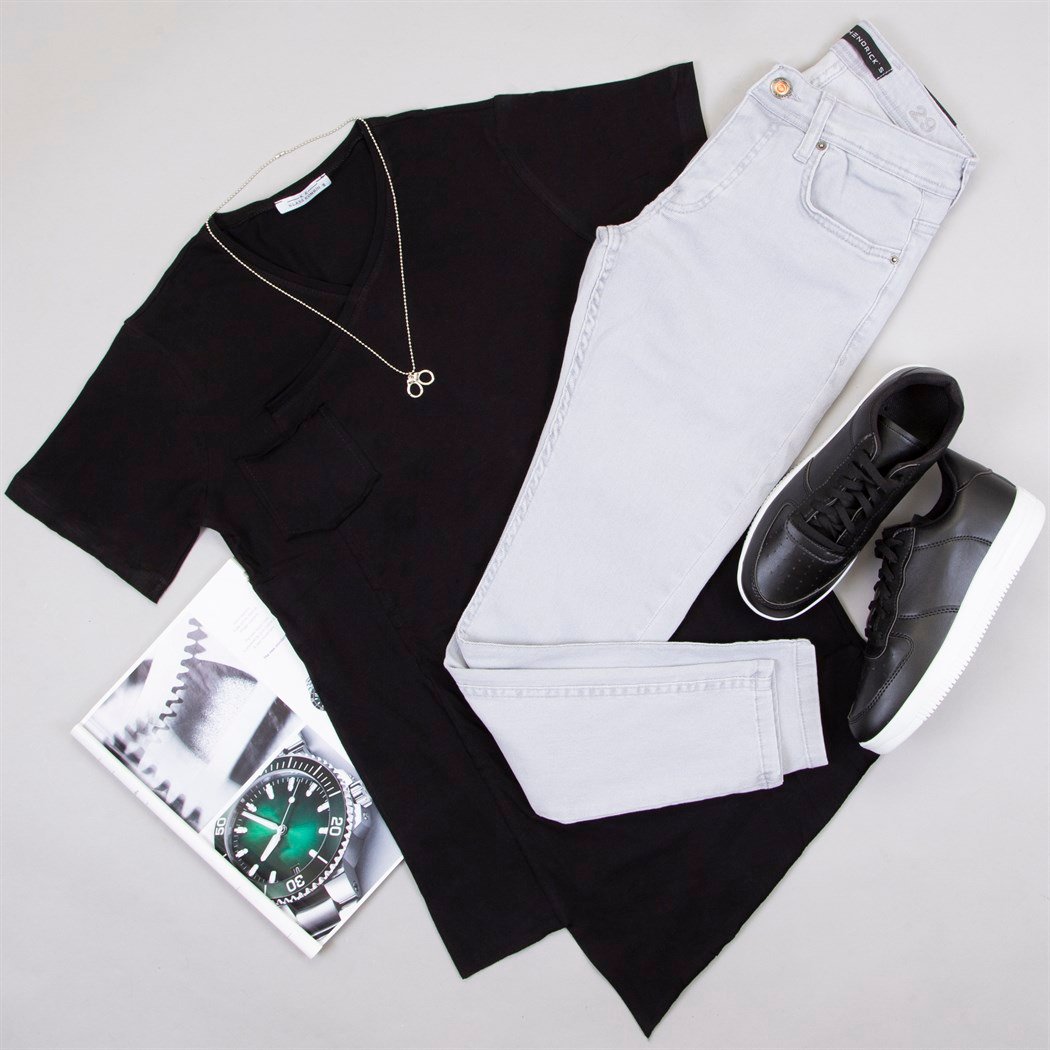 Asimetrik Siyah Tişört Pantolon Ayakkabı Kombin