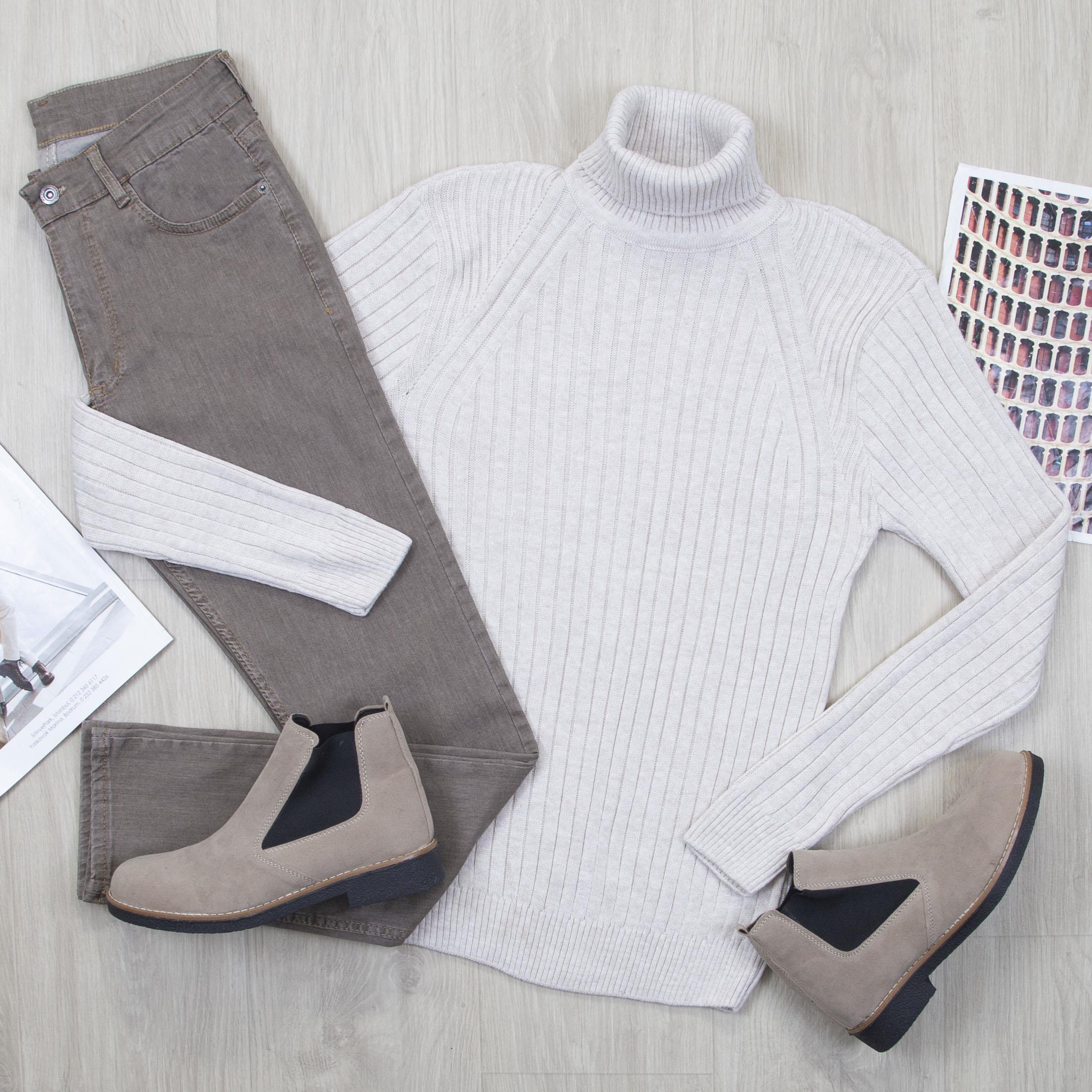 Bej Boğazlı Triko Kazak Pantolon Bot Kombin