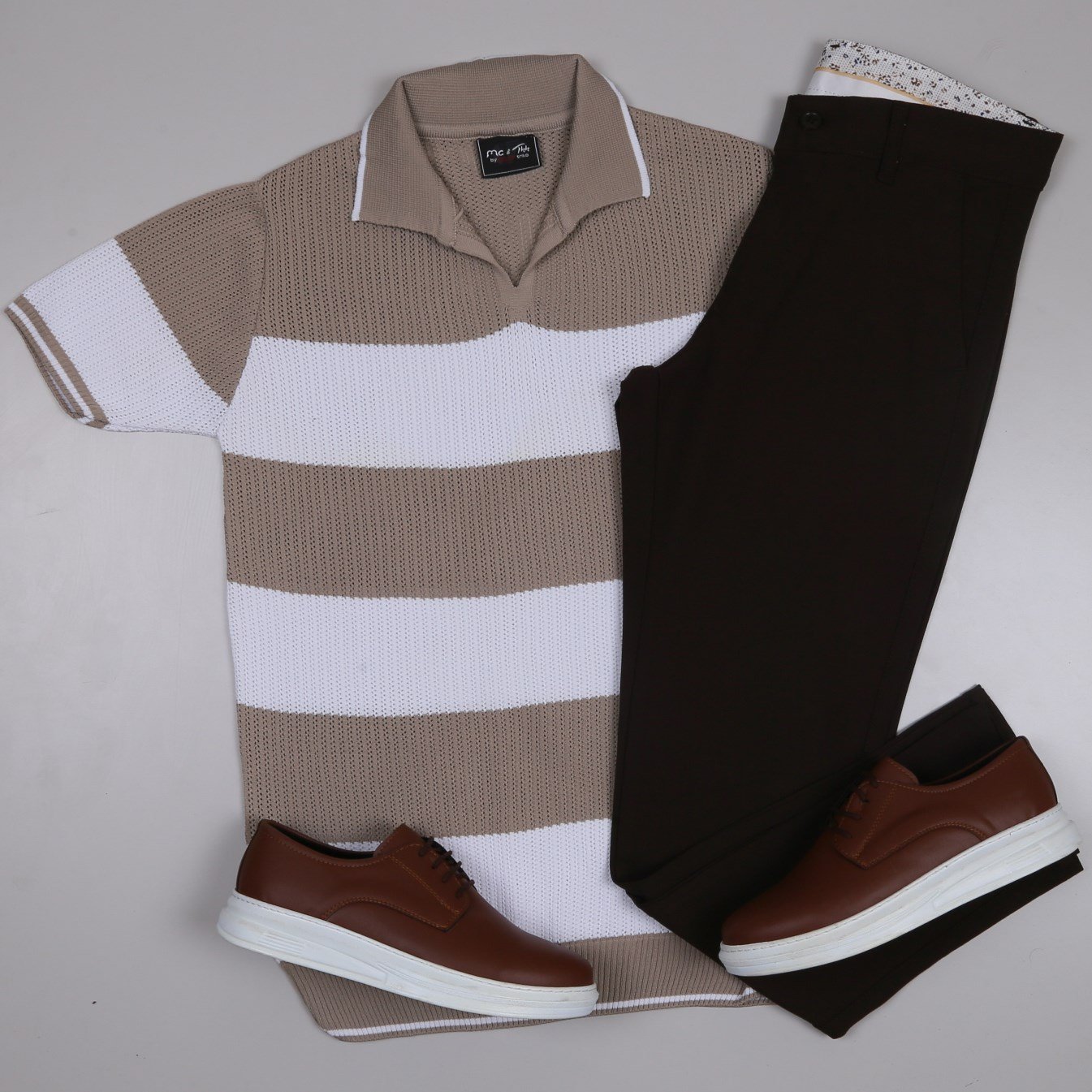 bej çizgili Triko Polo Yaka Tişört kahve  kumaş  pantolon  ayakkabı Kombin