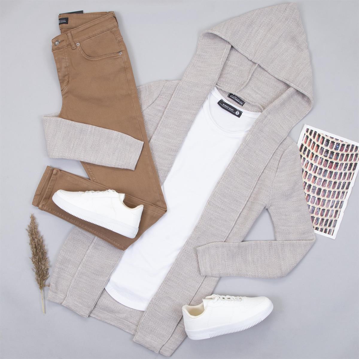 Bej Kapşonlu Hırka Tişört Pantolon Ayakkabı Kombin