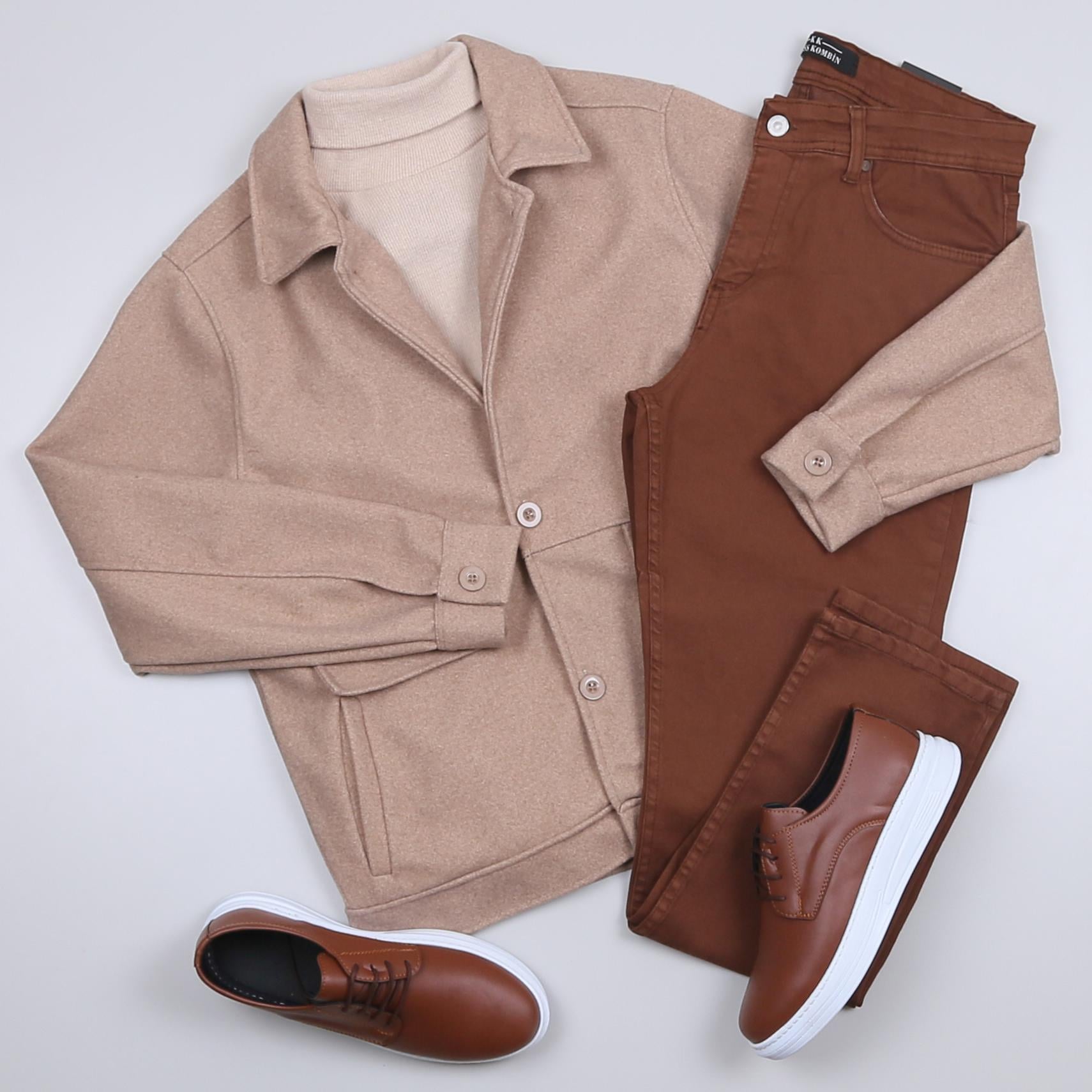 Bej Kaşe Ceket Boğazlı Body Kot Pantolon Ayakkabı Kombini