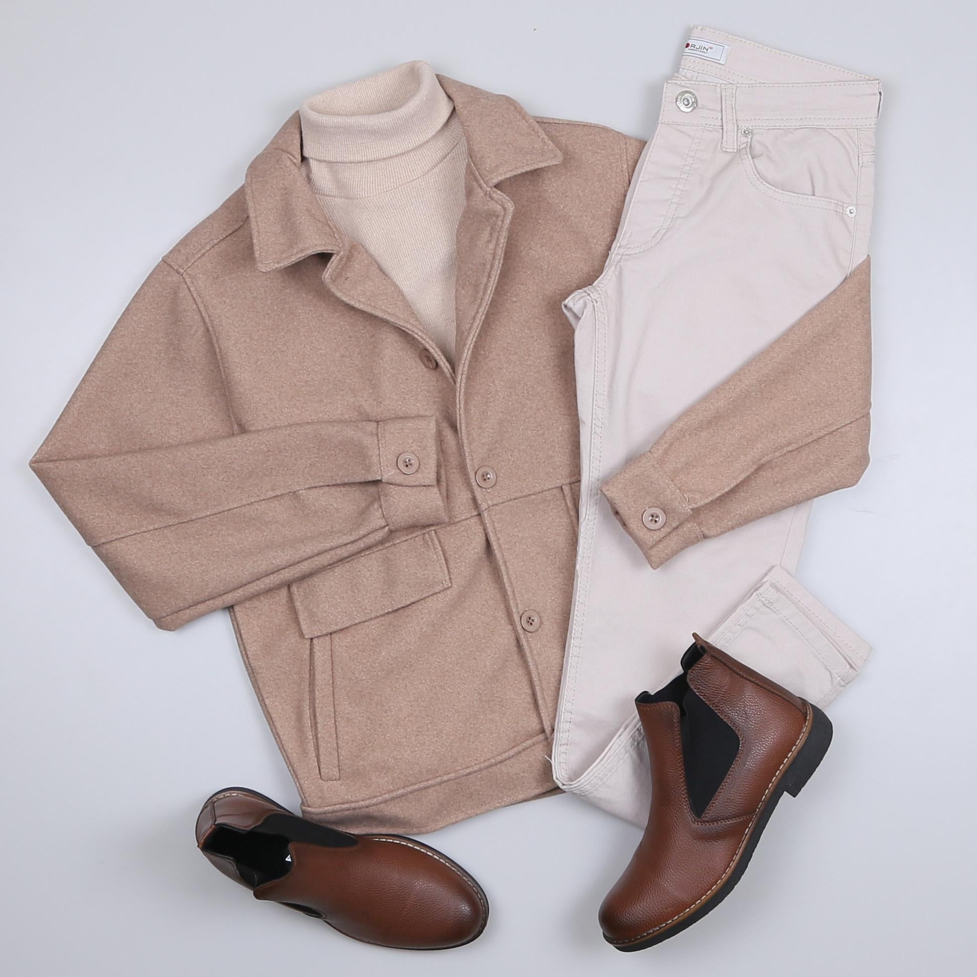 Bej Kaşe Ceket Boğazlı Body Kot Pantolon Bot Kombini