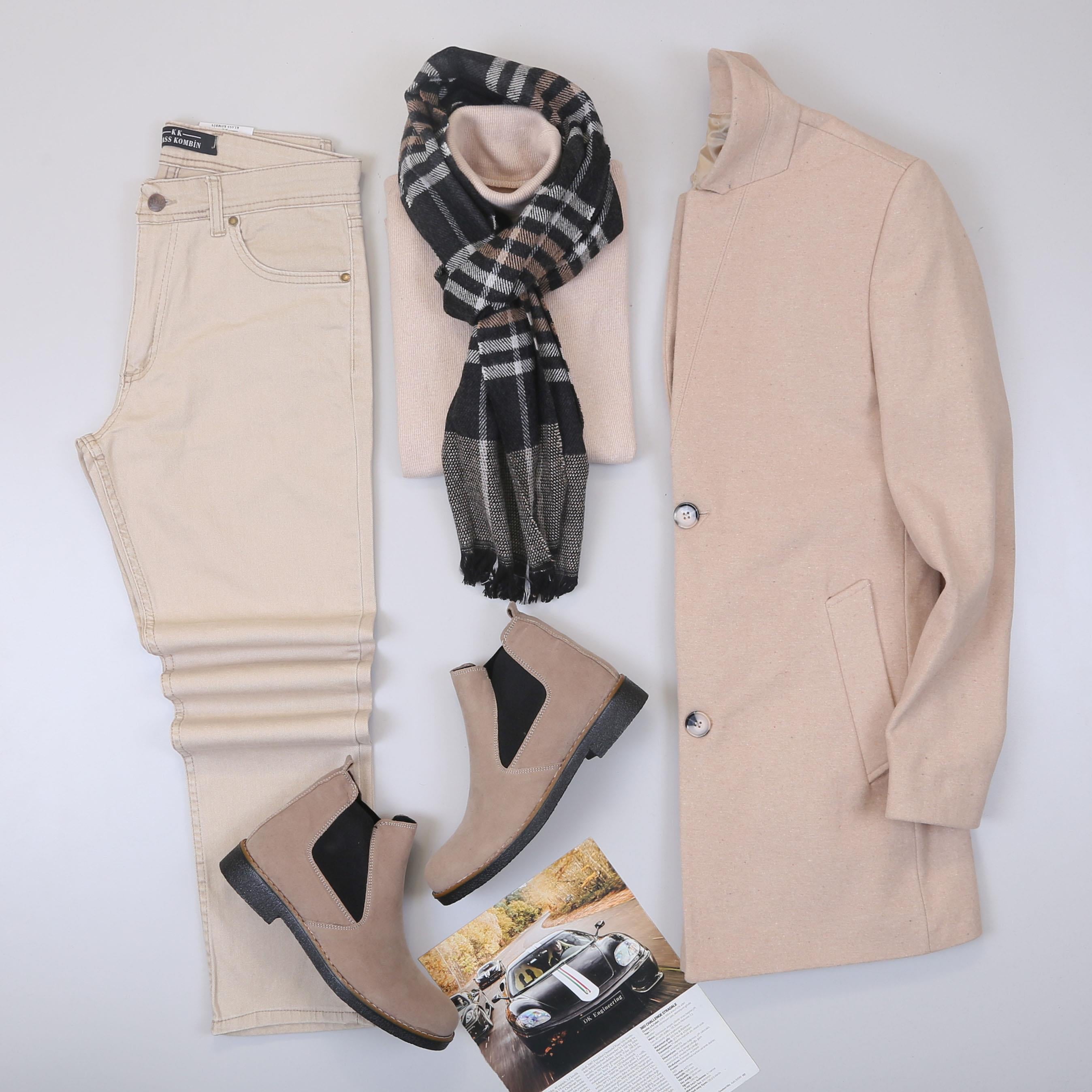 Bej Kaşe Kaban Boğazlı Body Pantolon Bot Kombin