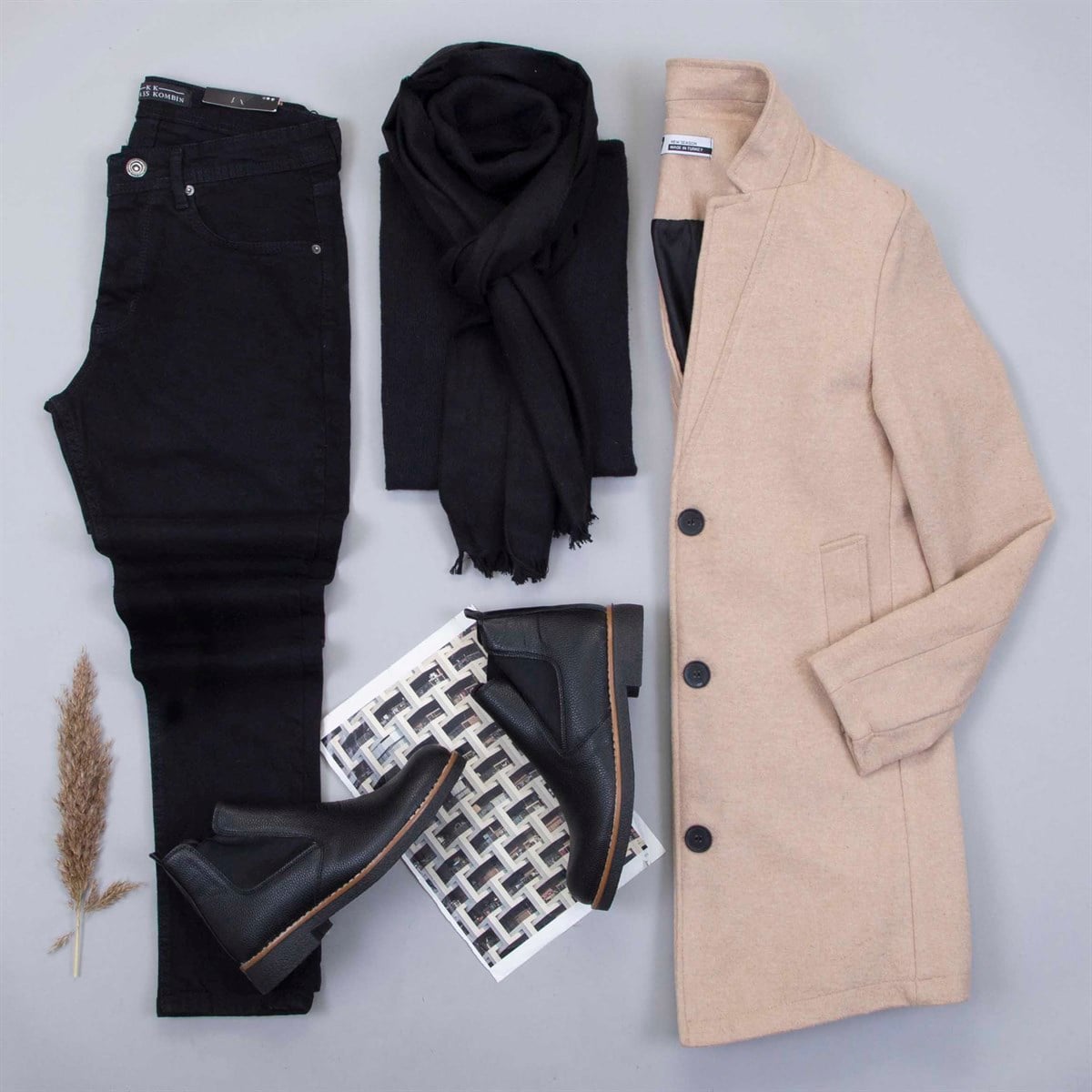 Bej Kaşe Kaban Boğazlı Kazak Pantolon Atkı Bot Kombin