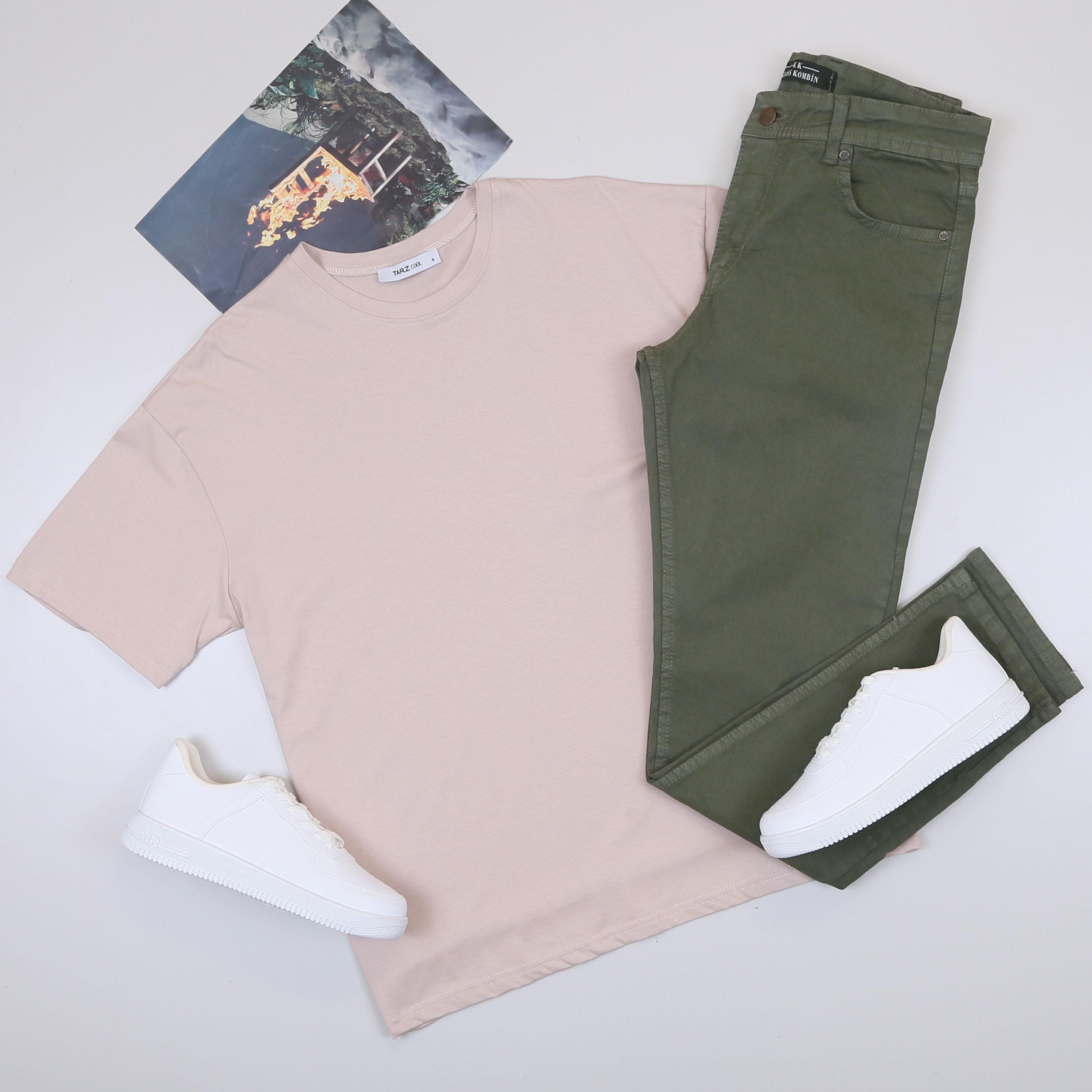 Bej Oversize Tişört Pantolon Ayakkabı Kombin