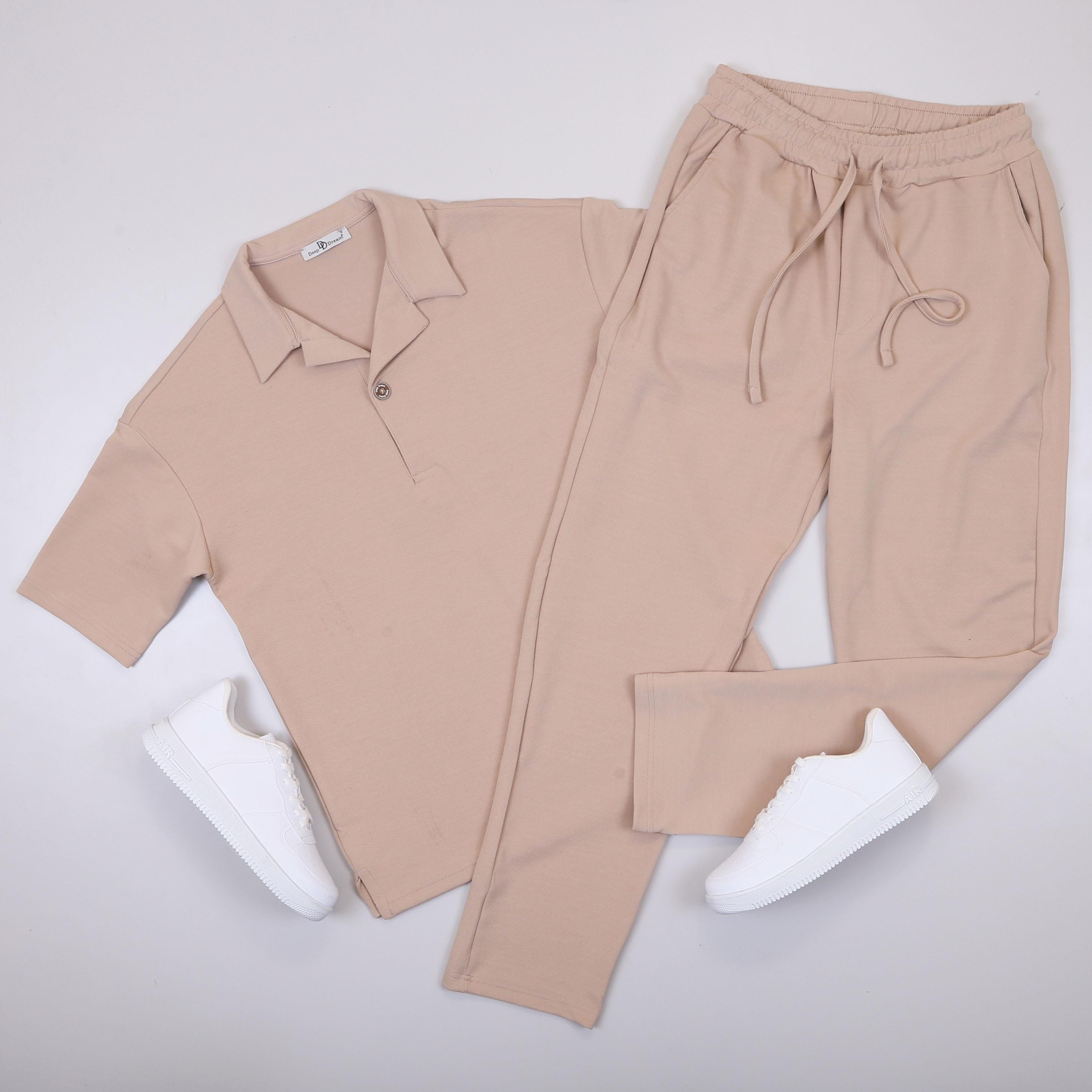 Bej Tişörtlü Takım Ayakkabı Kombin