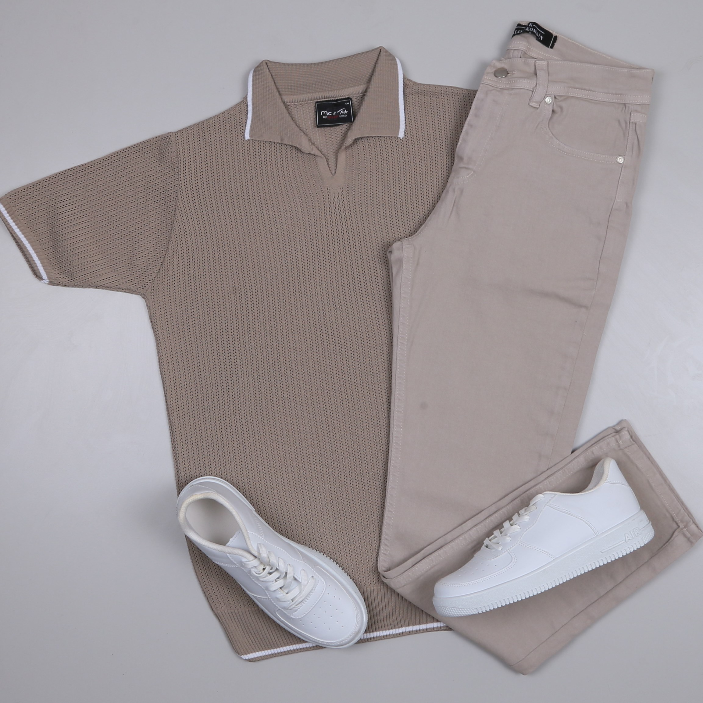 bej Triko Polo Yaka Tişört bej kot pantolon  ayakkabı Kombin