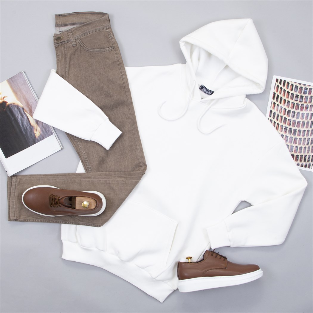 Beyaz Kapşonlu Sweat Pantolon Ayakkabı Kombin