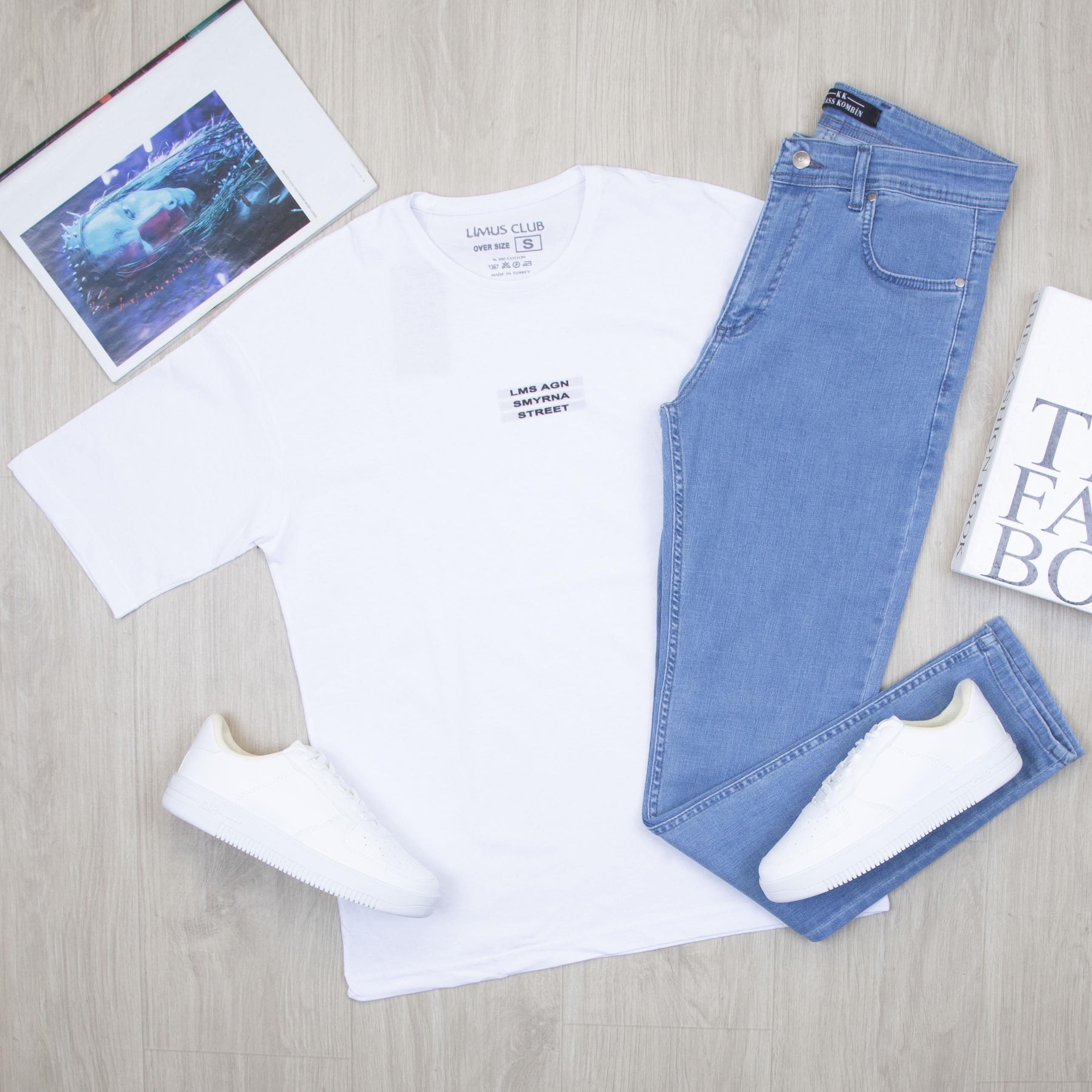 Beyaz Oversize Tişört Pantolon Ayakkabı Kombin