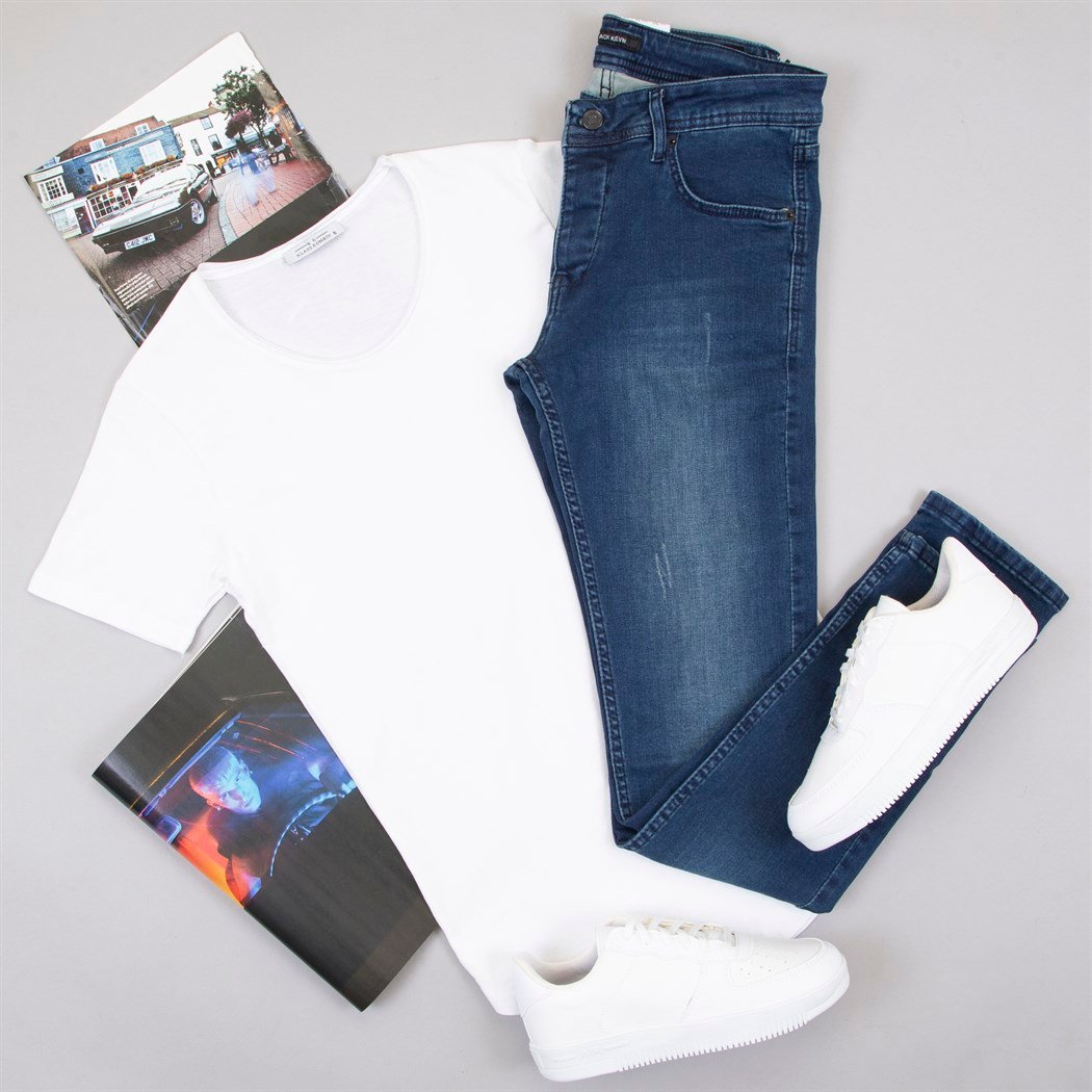 Beyaz Tişört Pantolon Ayakkabı Kombin