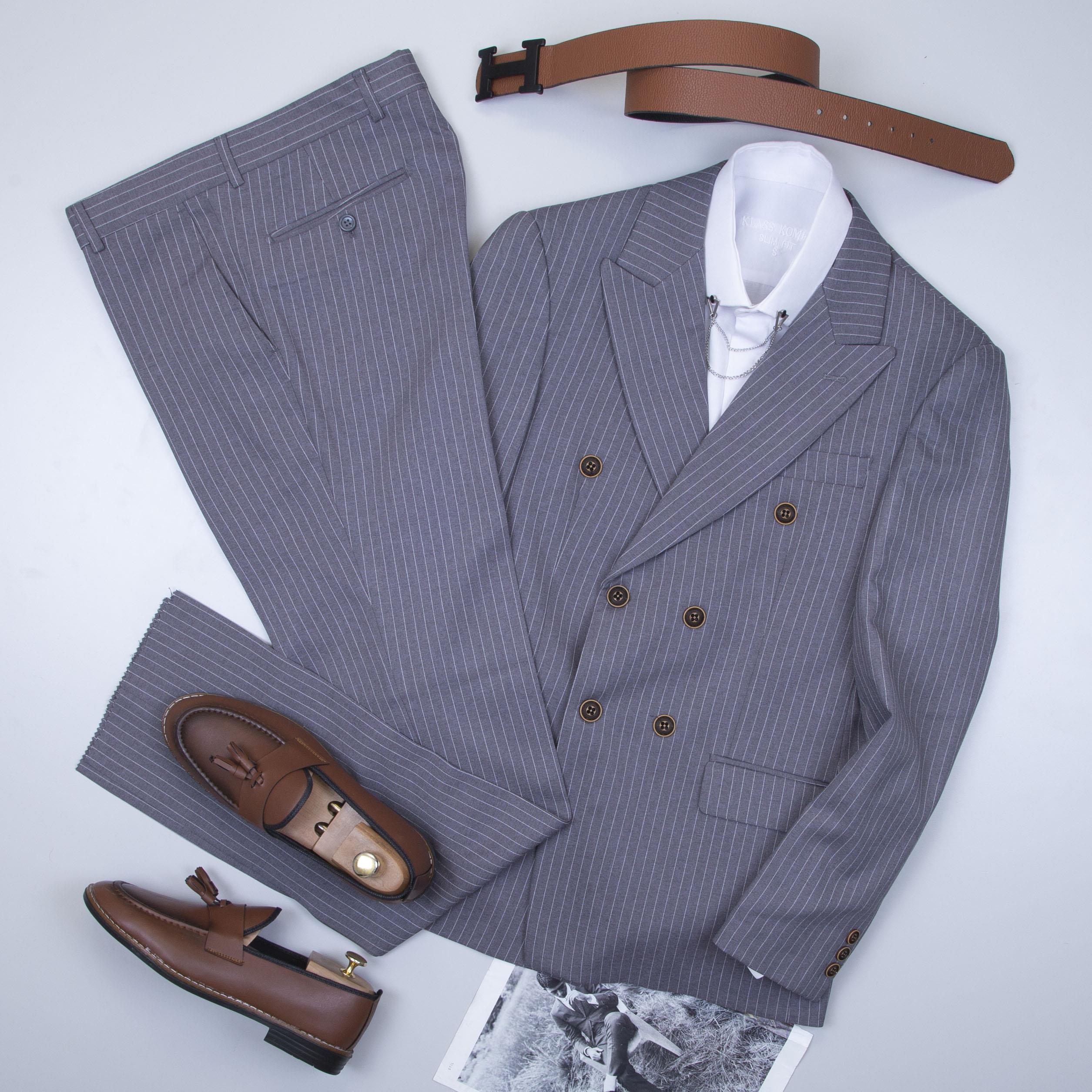 Çizgili Koyu Gri Kruvaze Takım Elbise Kombini