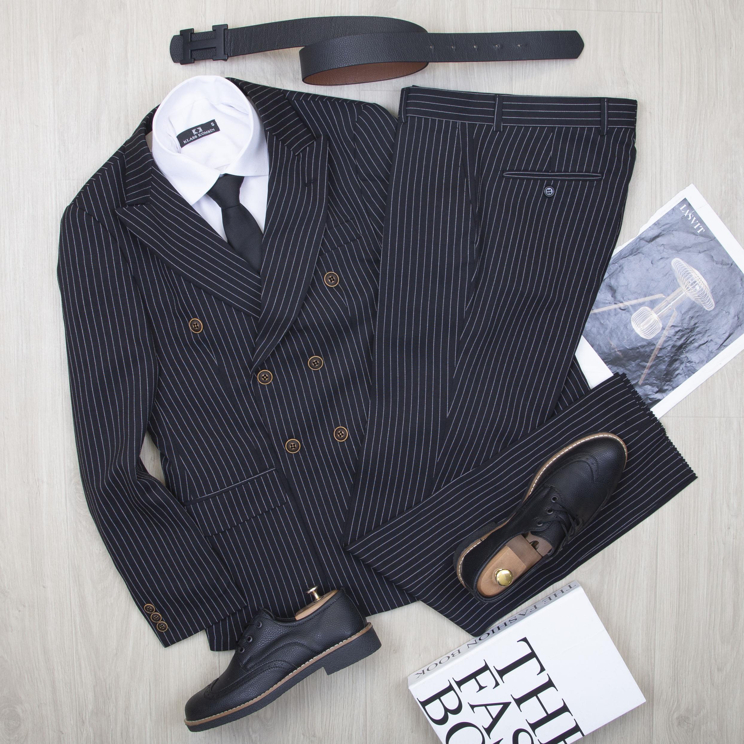 Çizgili Siyah Kruvaze Takım Elbise Kombini