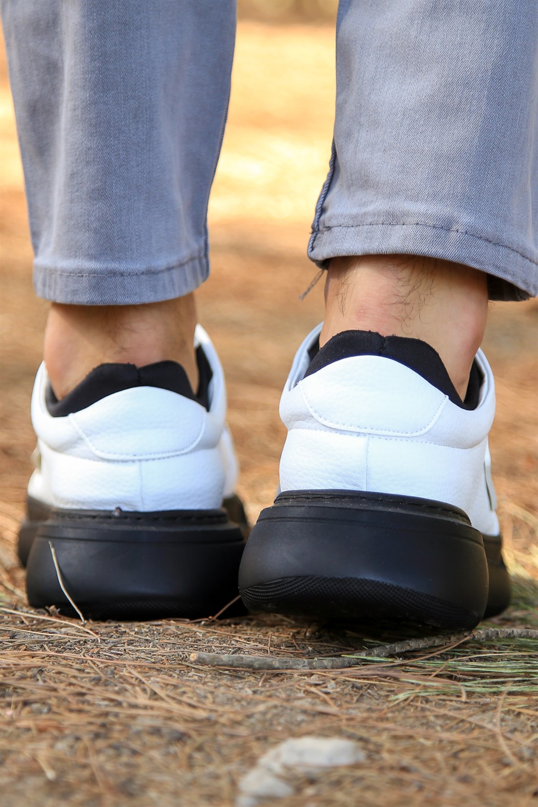 Beyaz siyah yüksek ve rahat taban spor ayakkabı Klass Kombin