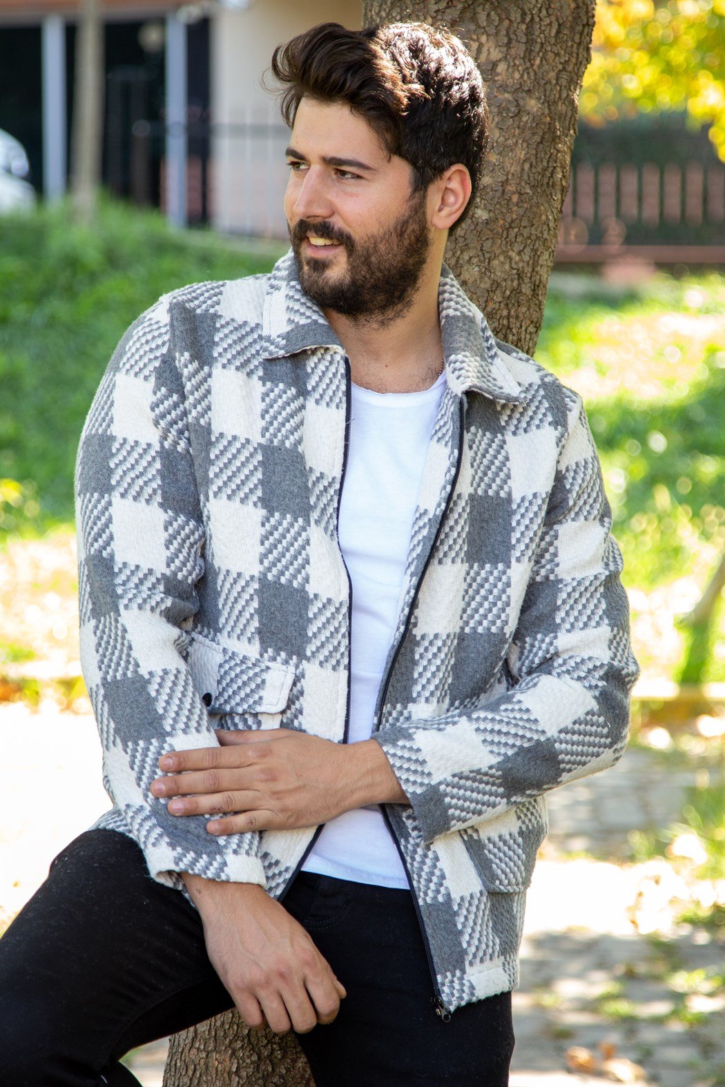 Gri beyaz ekoseli fermuarlı kaşe mont