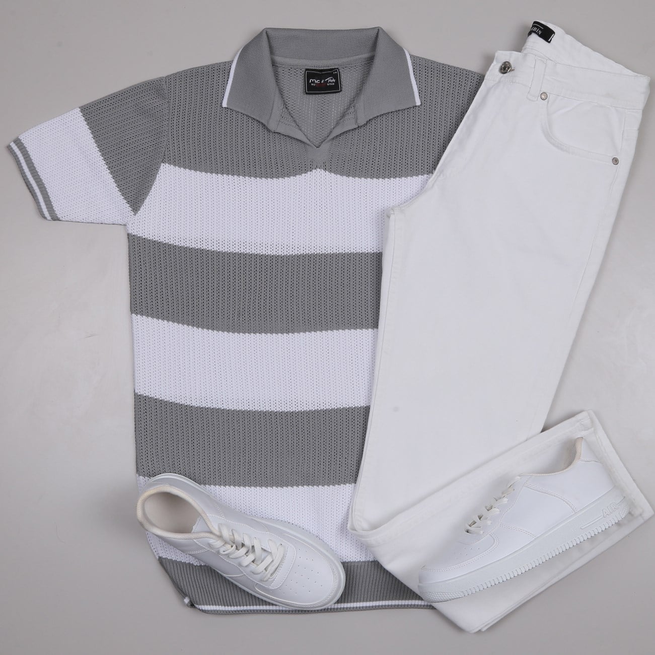 gri çizgili Triko Polo Yaka Tişört pantolon  ayakkabı Kombin