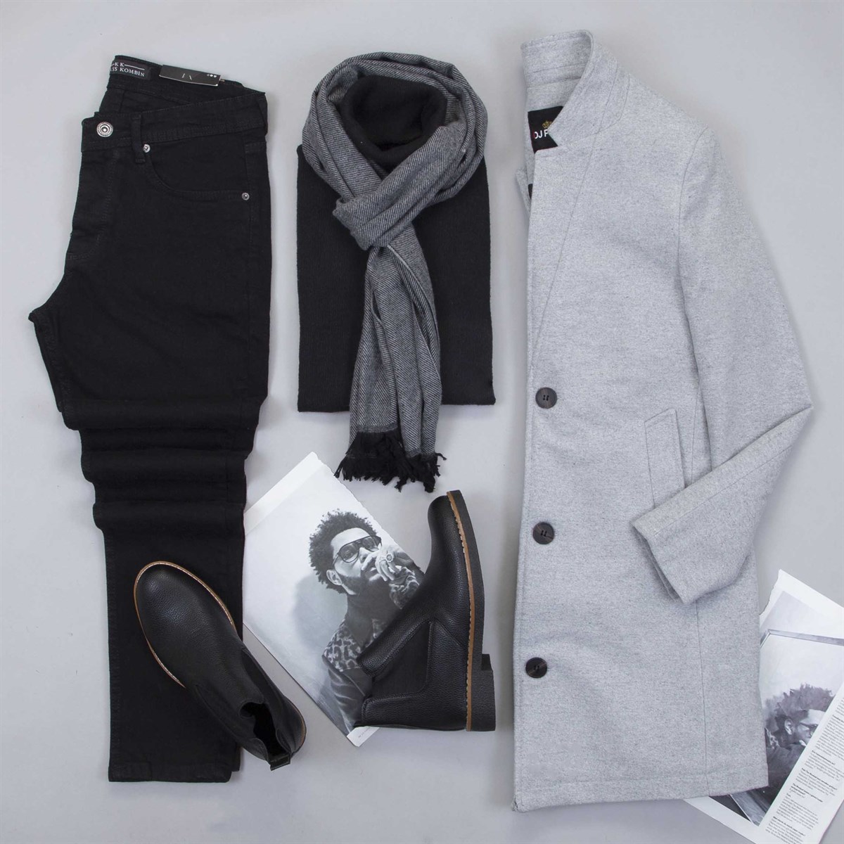 Gri Kaşe Kaban Boğazlı Kazak Pantolon Atkı Bot Kombin