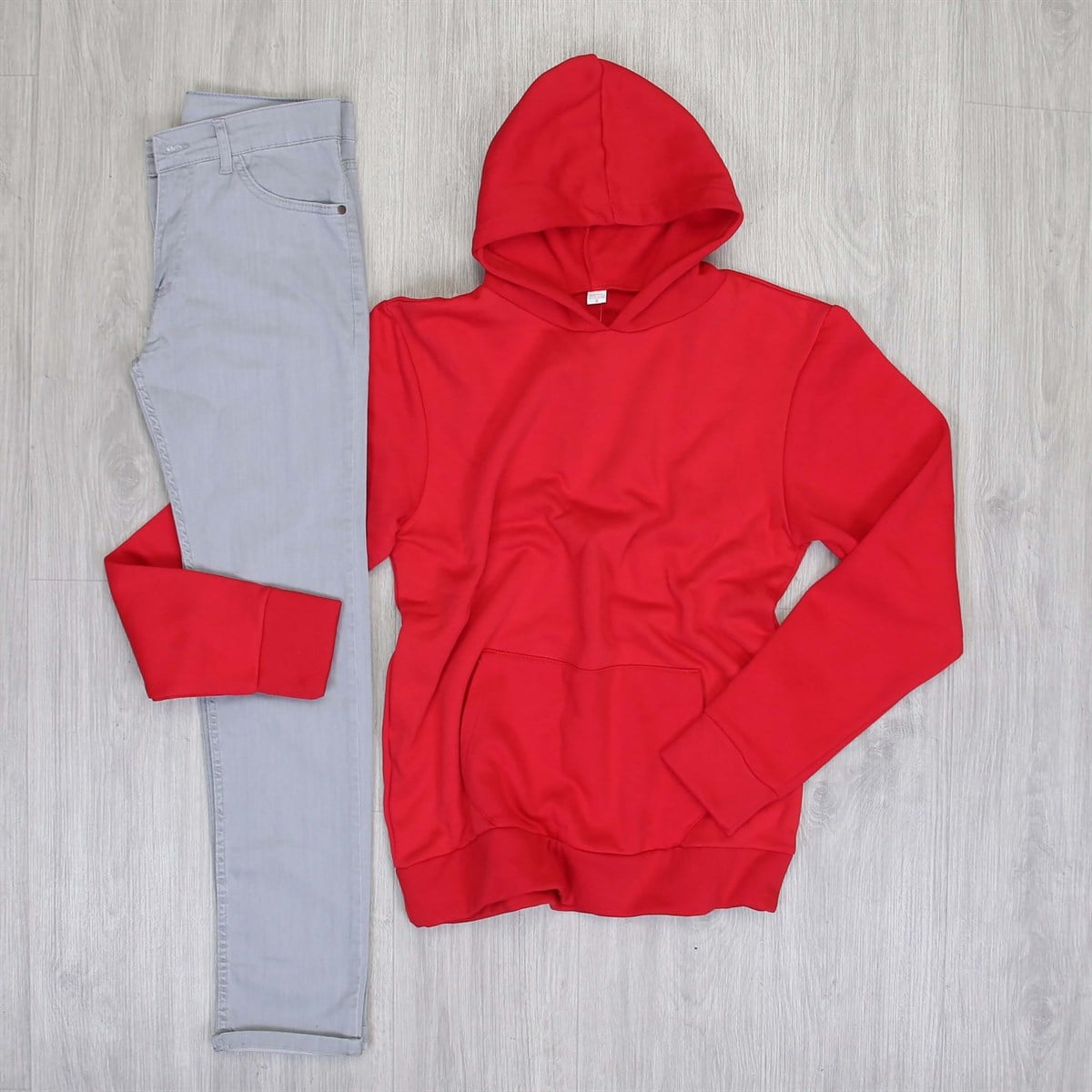 Gri Kot Kırmızı Sweat Kombin