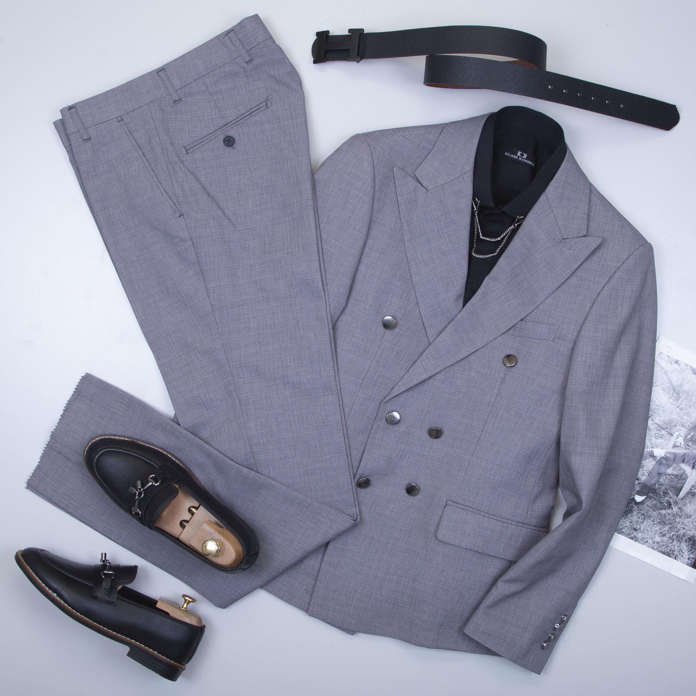 Gri Kruvaze Takım Elbise Kombini