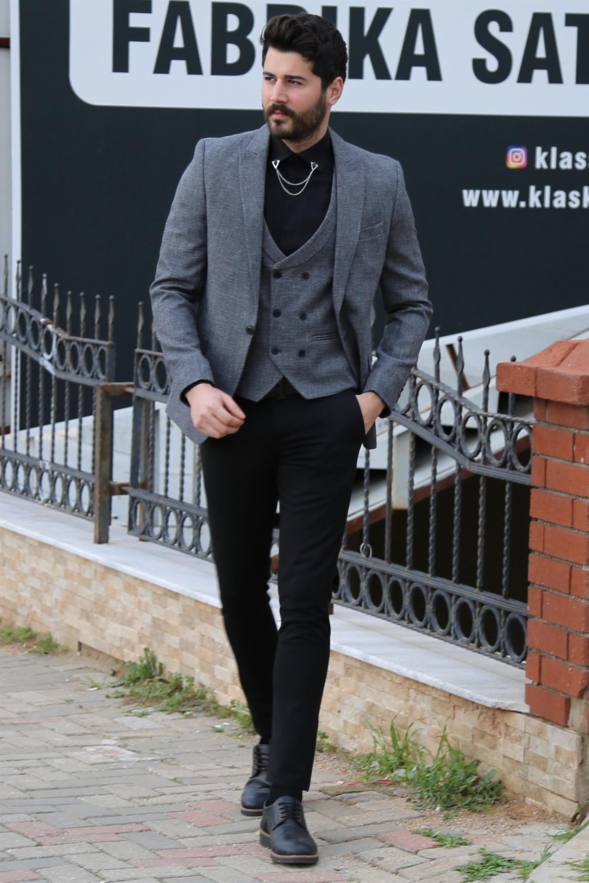 Gri Takım Elbise Kombini