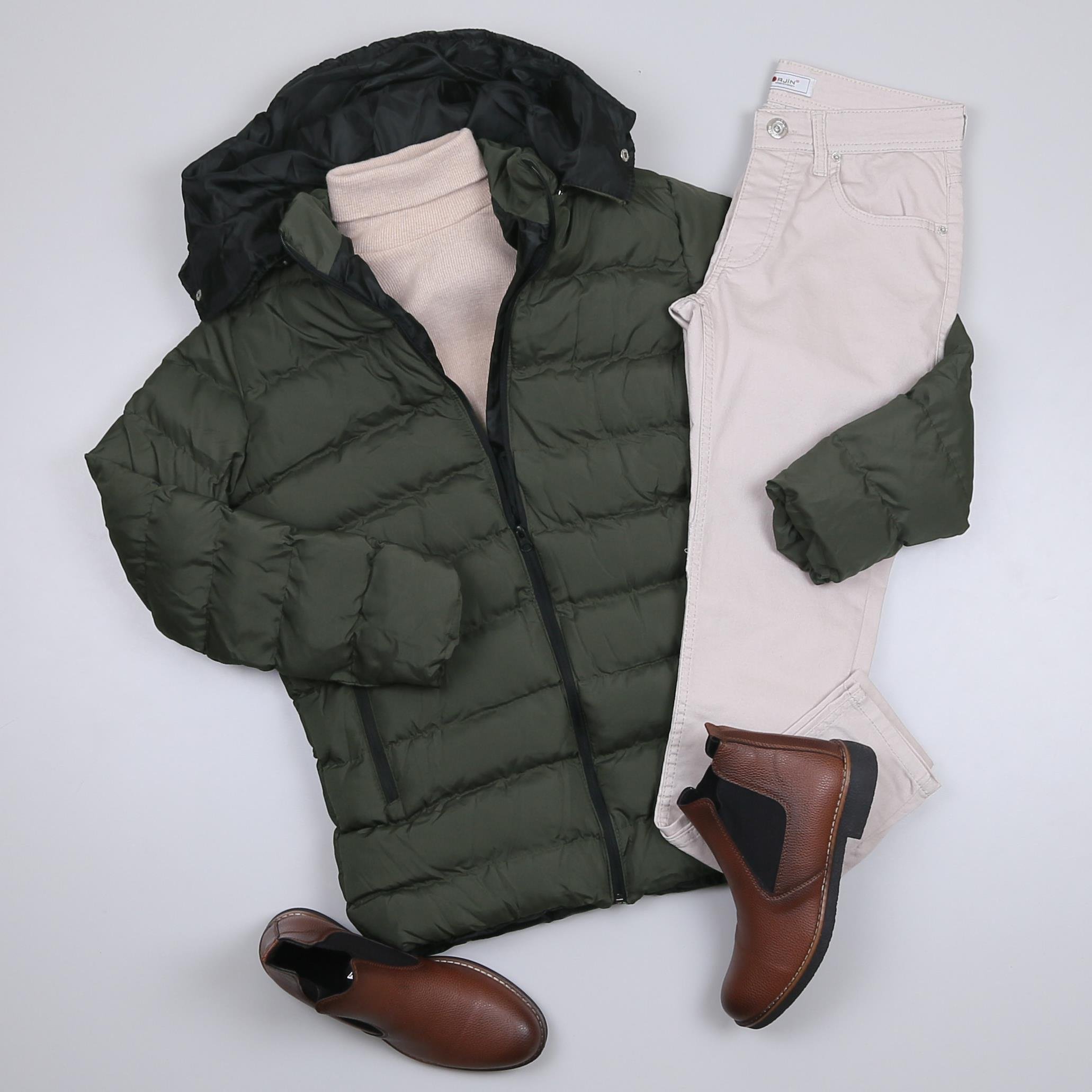 Haki Şişme Mont Pantolon Bot Kombini