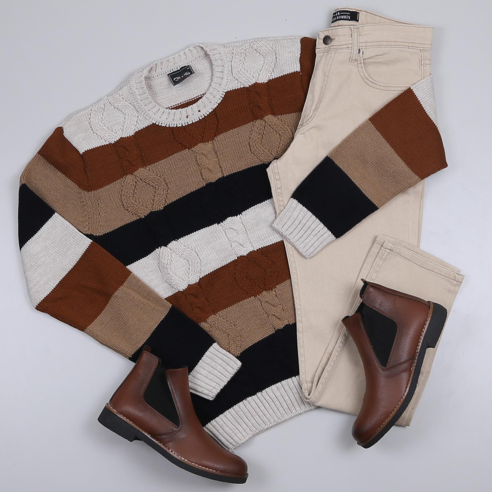 Kahve Çizgili Kazak Kot Pantolon Bot Kombini