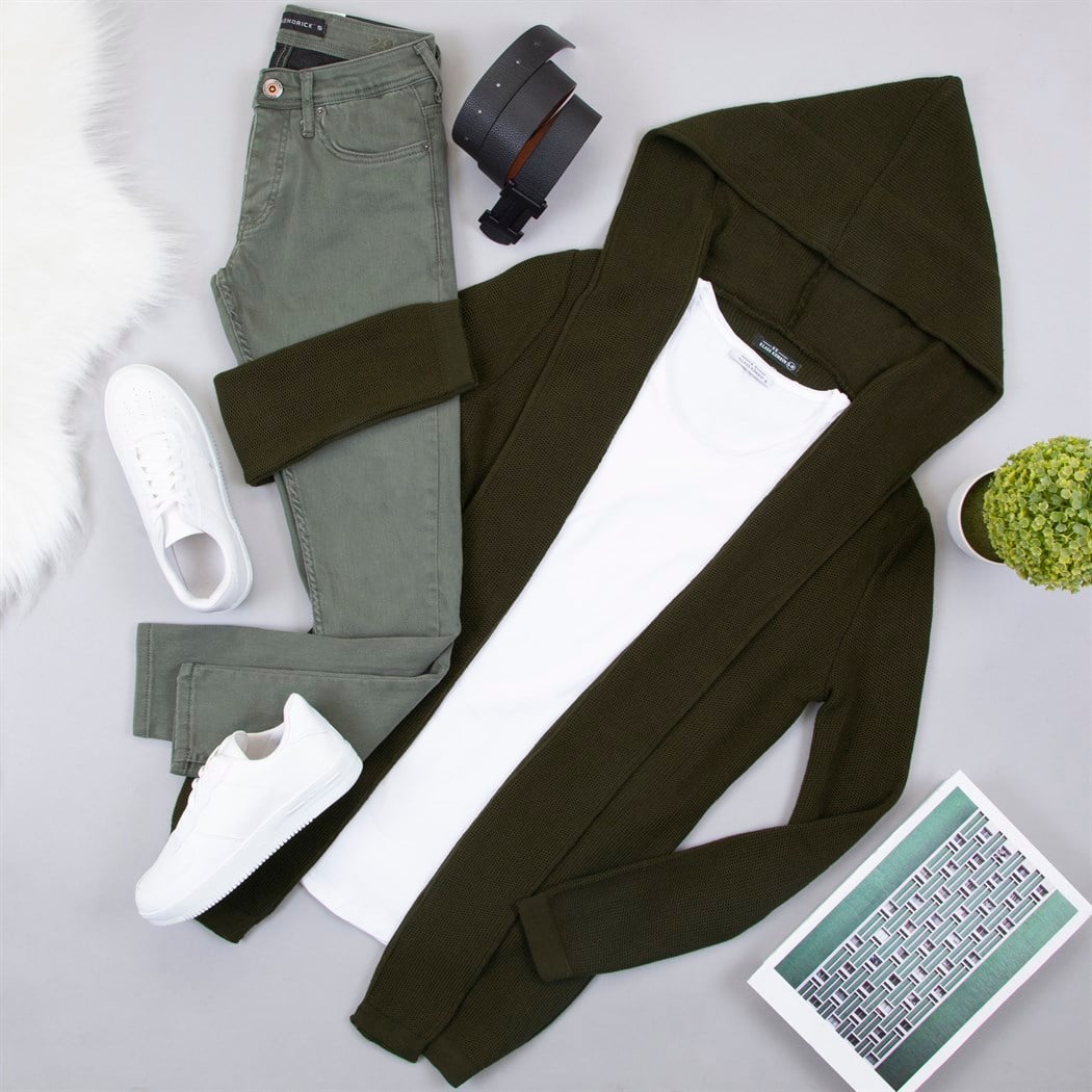 Kapşonlu Haki Hırka Tişört Pantolon Ayakkabı Kombin