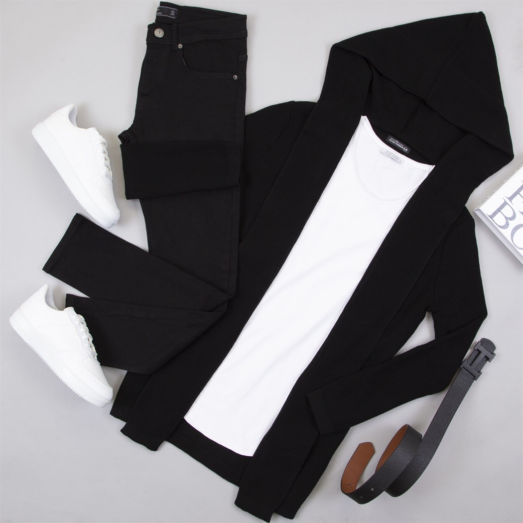 Kapşonlu Siyah Hırka Tişört Pantolon Ayakkabı Kombin