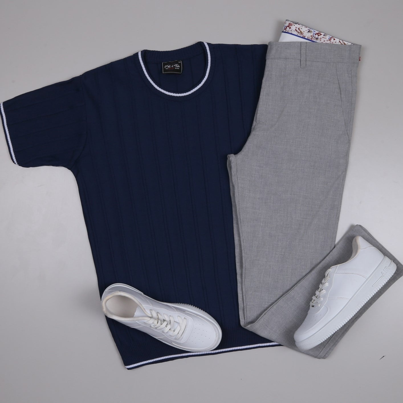 lacivert bisiklet yaka Triko Polo Yaka Tişört gri kumaş  pantolon  ayakkabı Kombin