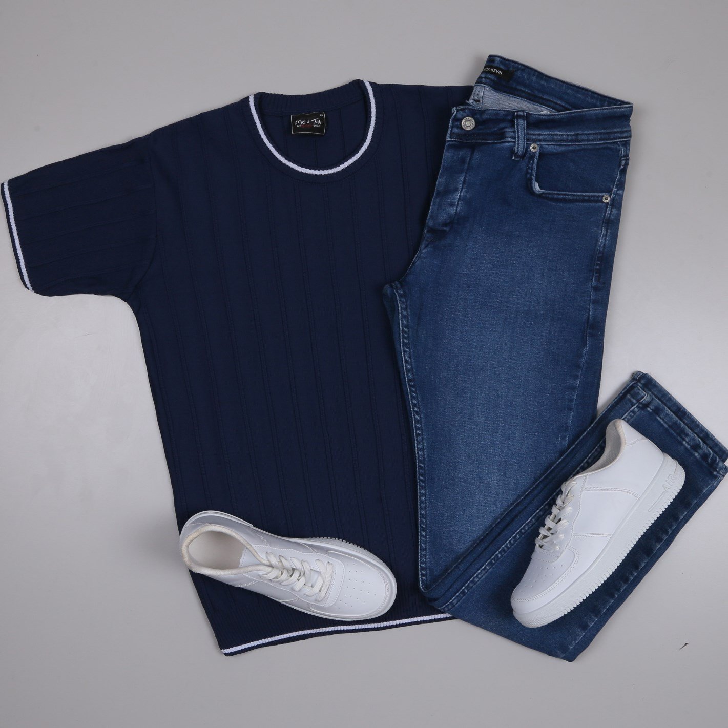 lacivert bisiklet yaka Triko Polo Yaka Tişört lacivert kot pantolon  ayakkabı Kombin
