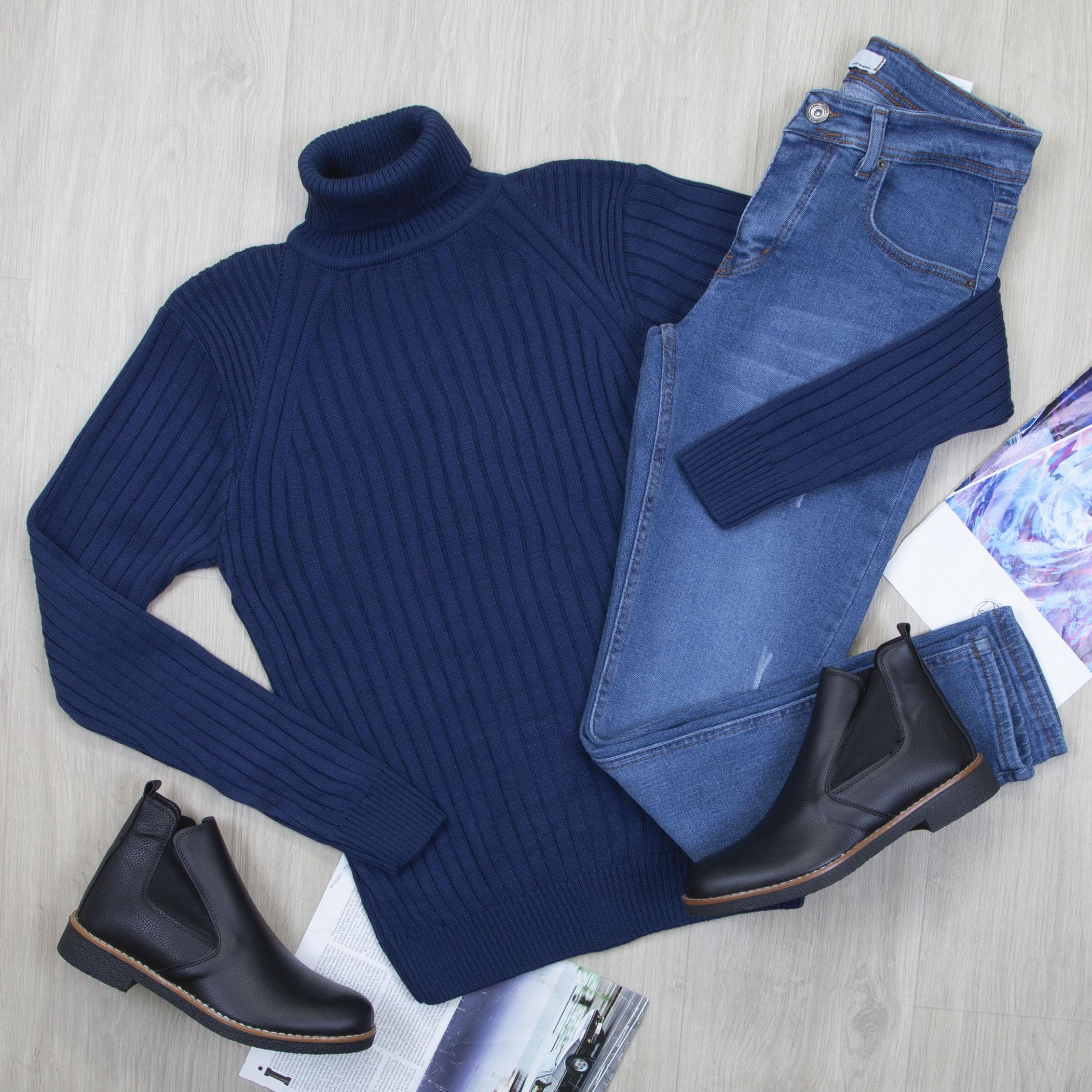 Lacivert Boğazlı Triko Kazak Pantolon Bot Kombin