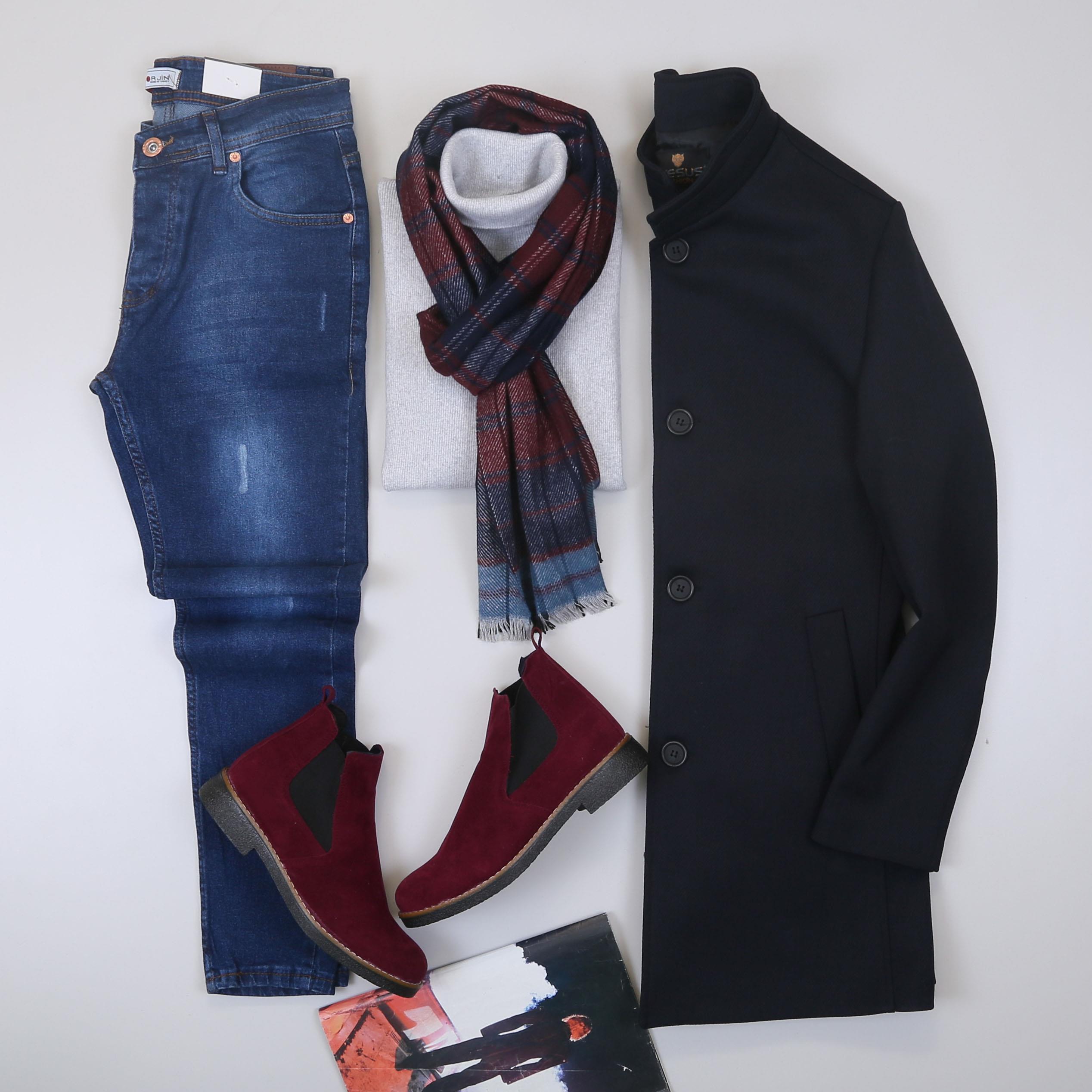 Lacivert Kaban Boğazlı Body Pantolon Bot Kombin