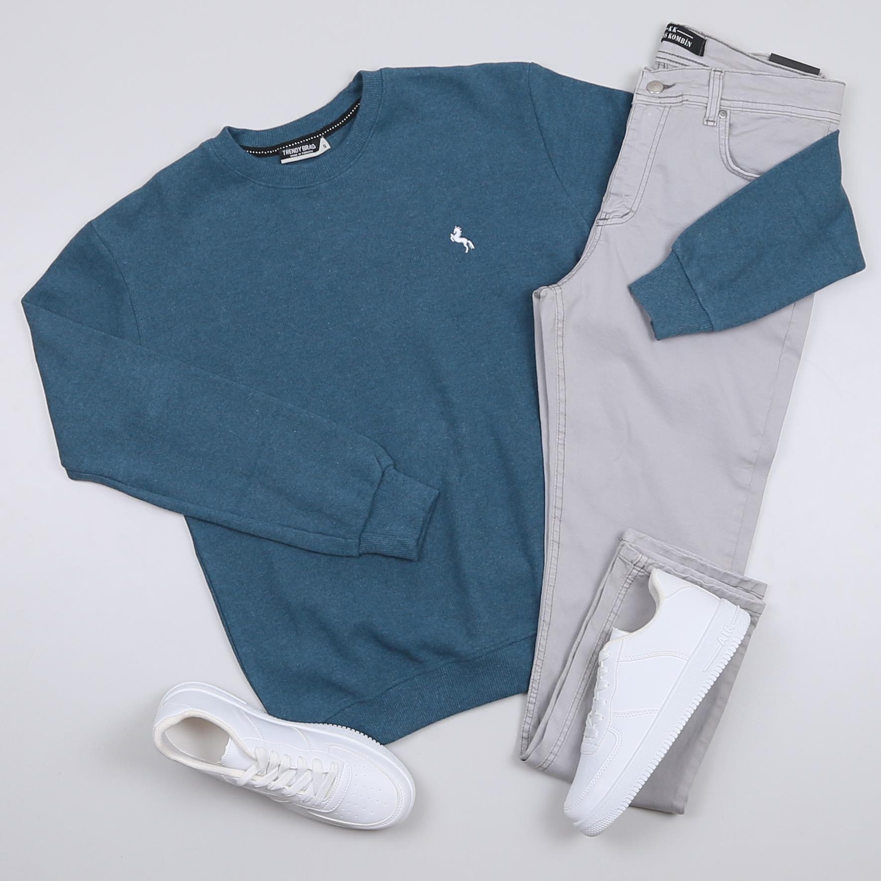 Mavi Kazak Kot Pantolon Ayakkabı Kombini