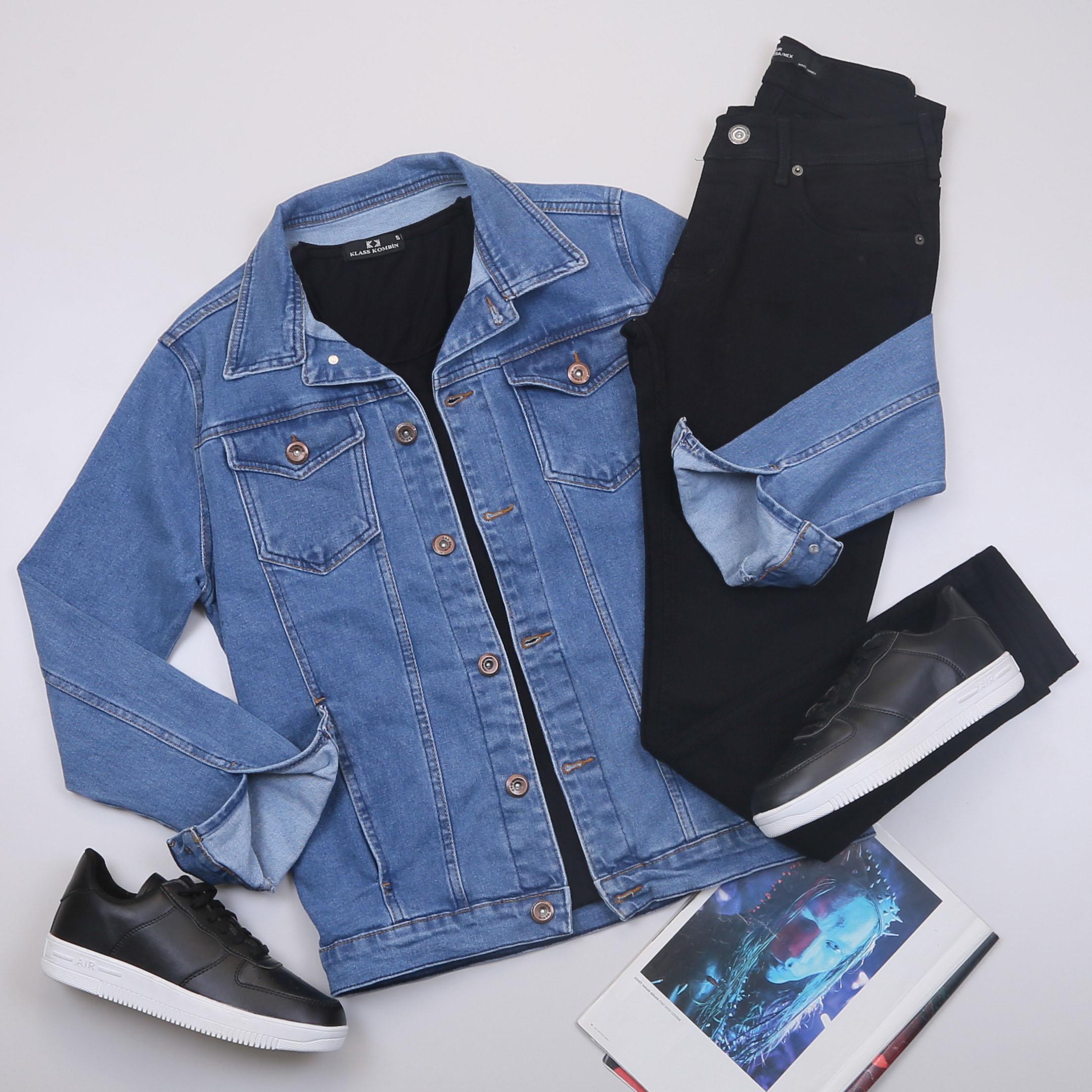 Mavi Kot Ceket Tişört Pantolon Ayakkabı Kombin