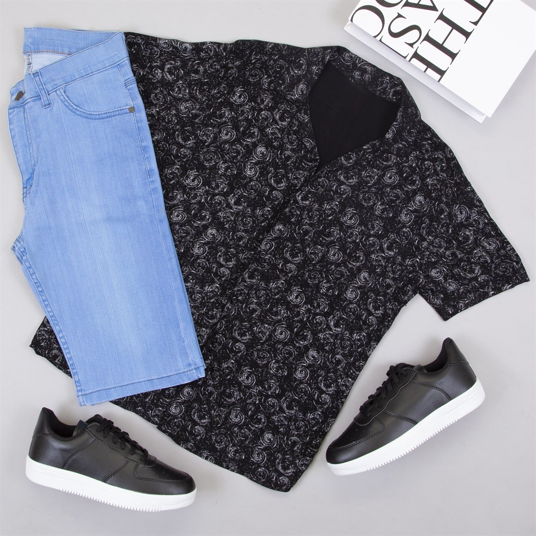 Mavi Kot Şort Baskılı Gömlek Ayakkabı Kombin