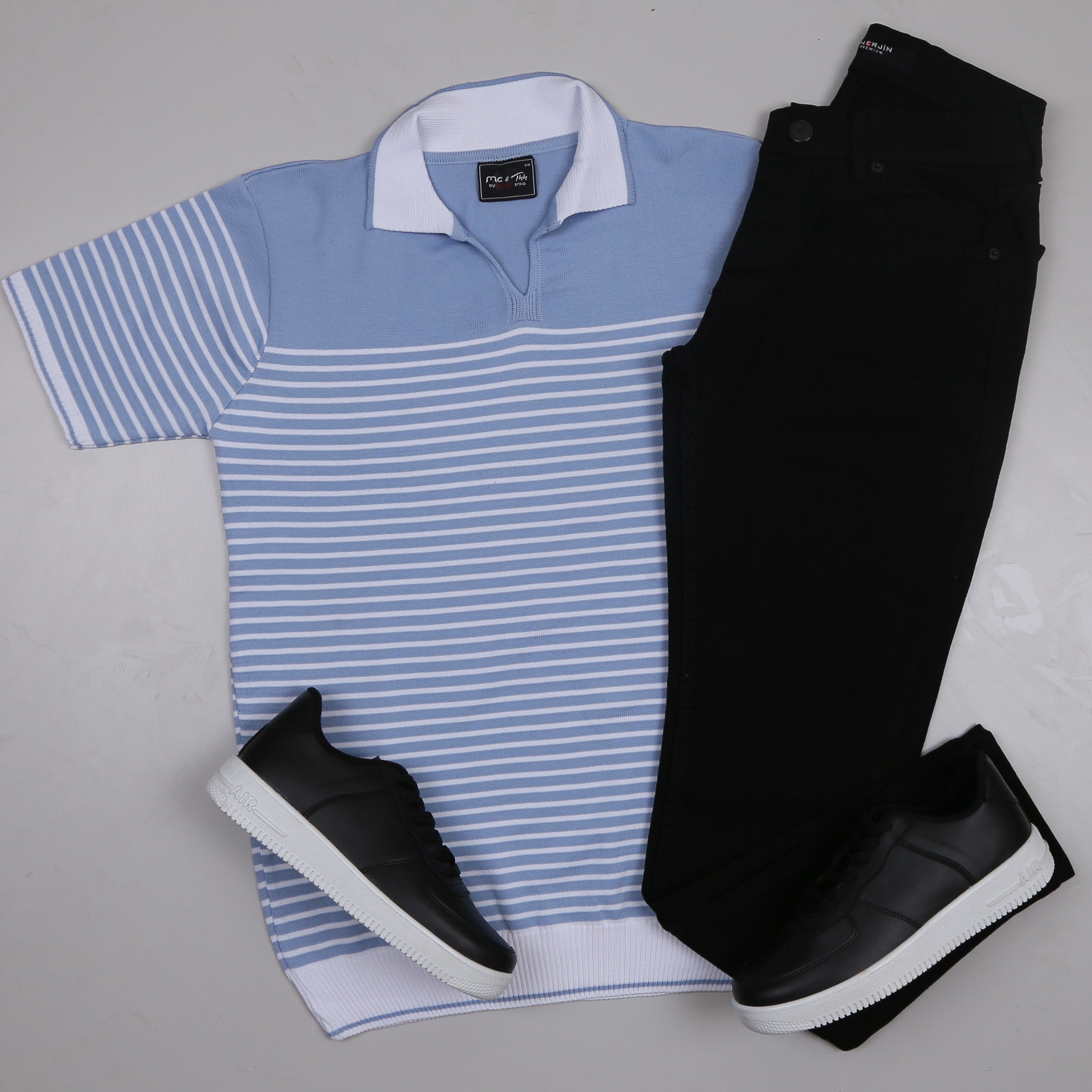 Mavi Triko Polo Yaka Tişört Siyah kot  pantolon Ayakkabı Kombin
