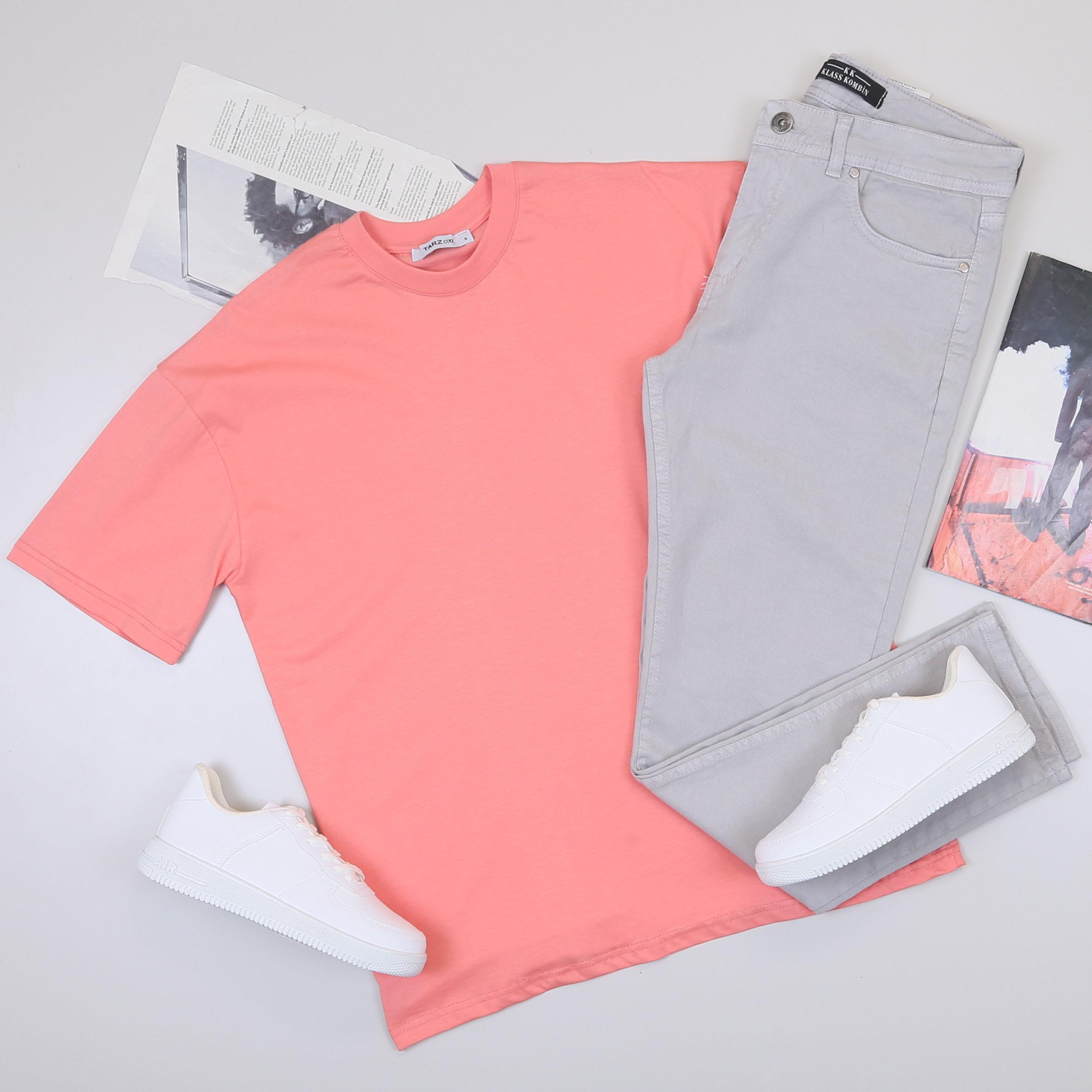 Pembe Oversize Tişört Pantolon Ayakkabı Kombin