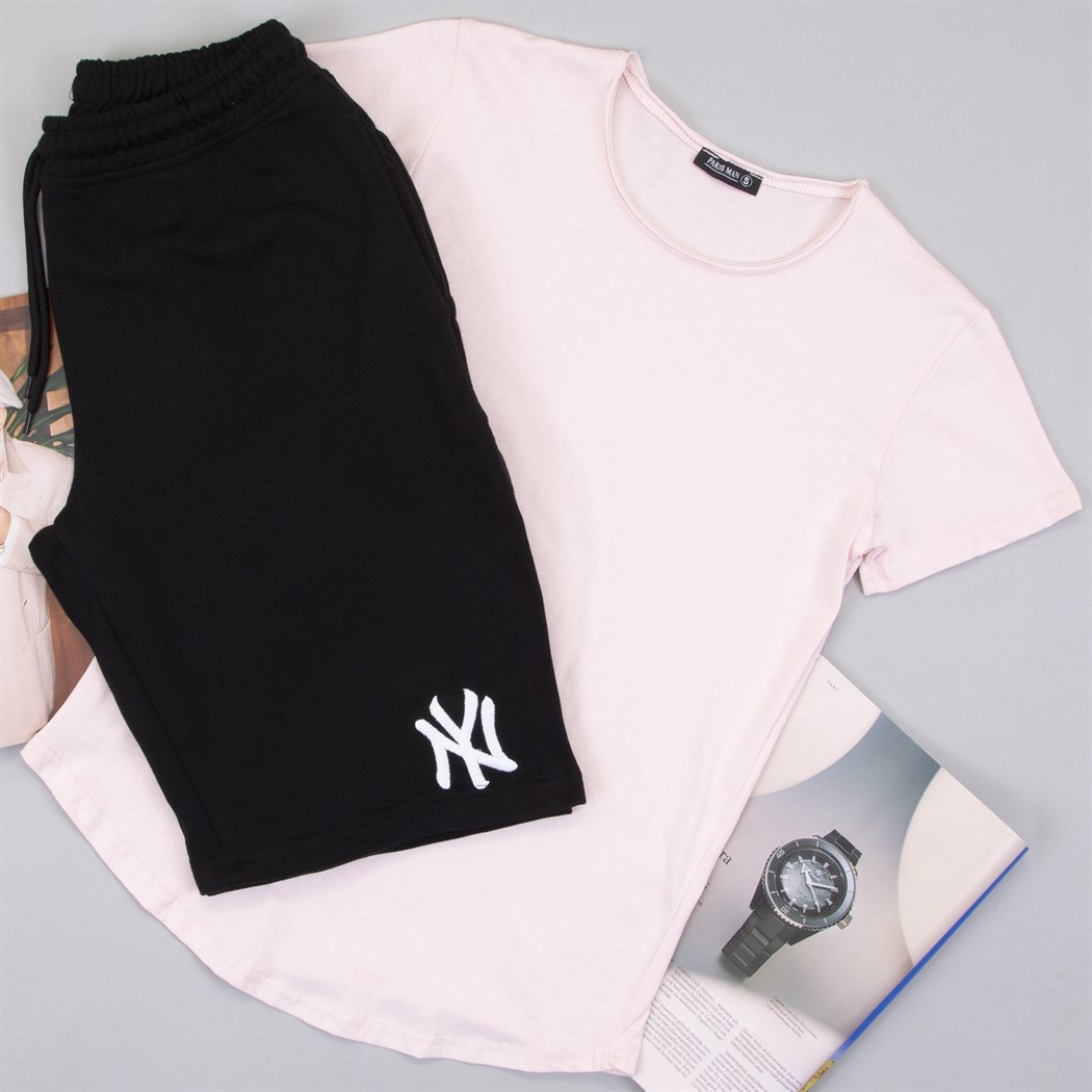 Pembe Tişört Siyah Penye Şort Kombin