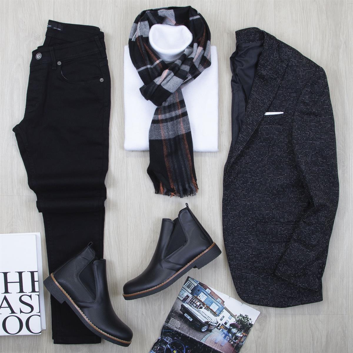 Siyah Blazer Ceket Boğazlı Body Pantolon Bot Kombin