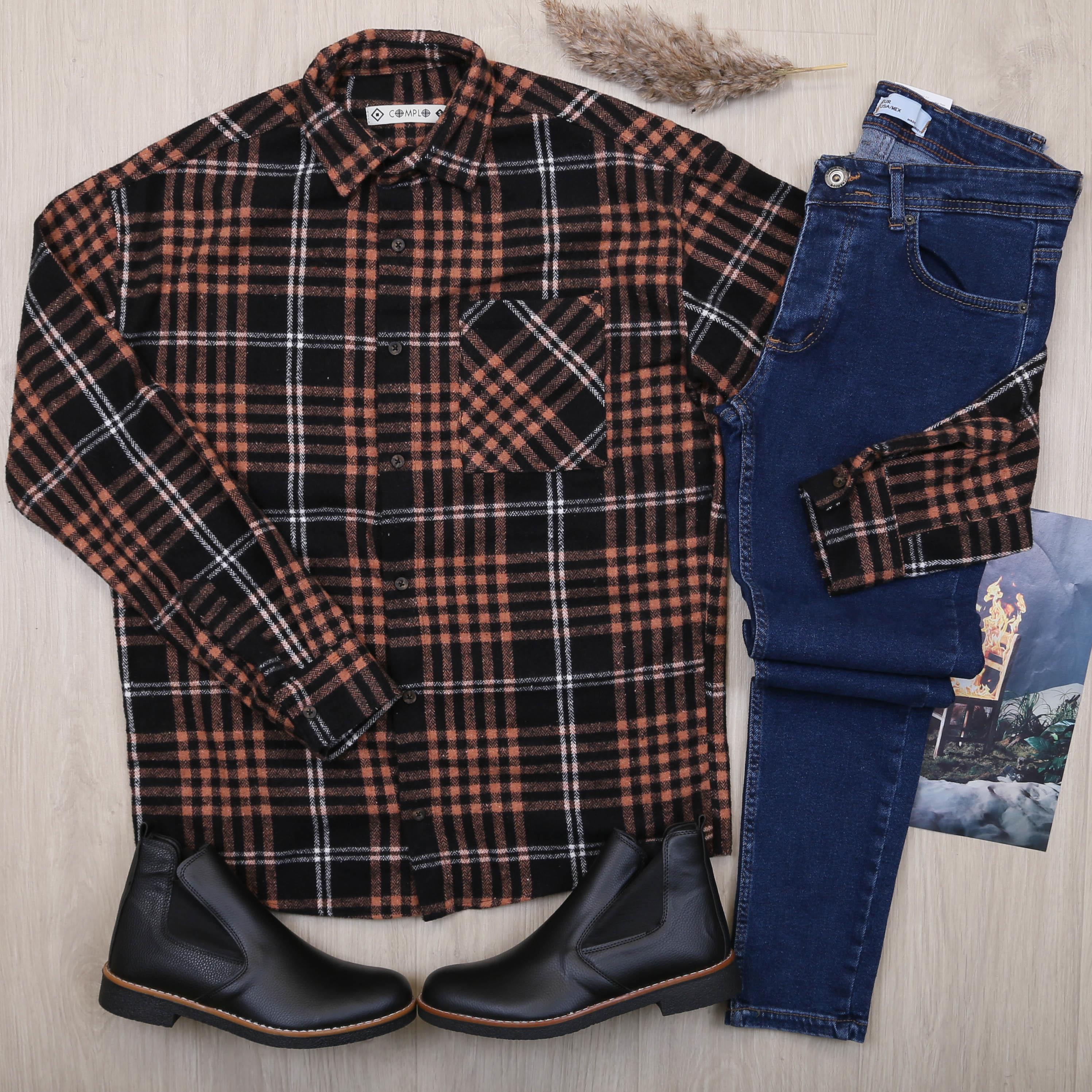 Siyah Çizgili Ekose Gömlek Bot Lacivert Kot Pantolon Kombin