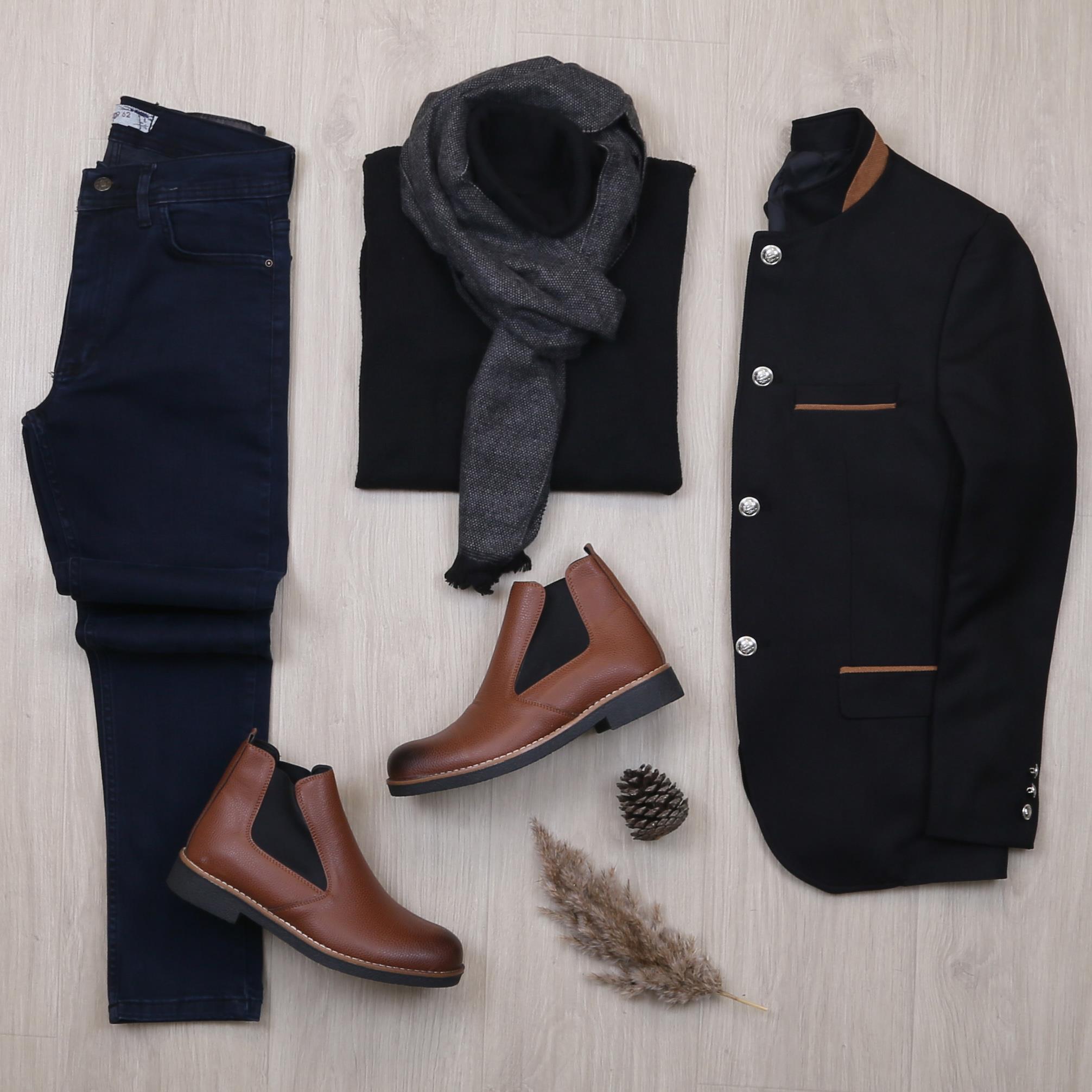 Siyah Dik Yaka Blazer Ceket Boğazlı Body Pantolon Bot Kombin