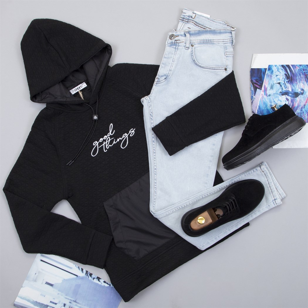 Siyah Kapşonlu Sweat Pantolon Ayakkabı Kombin