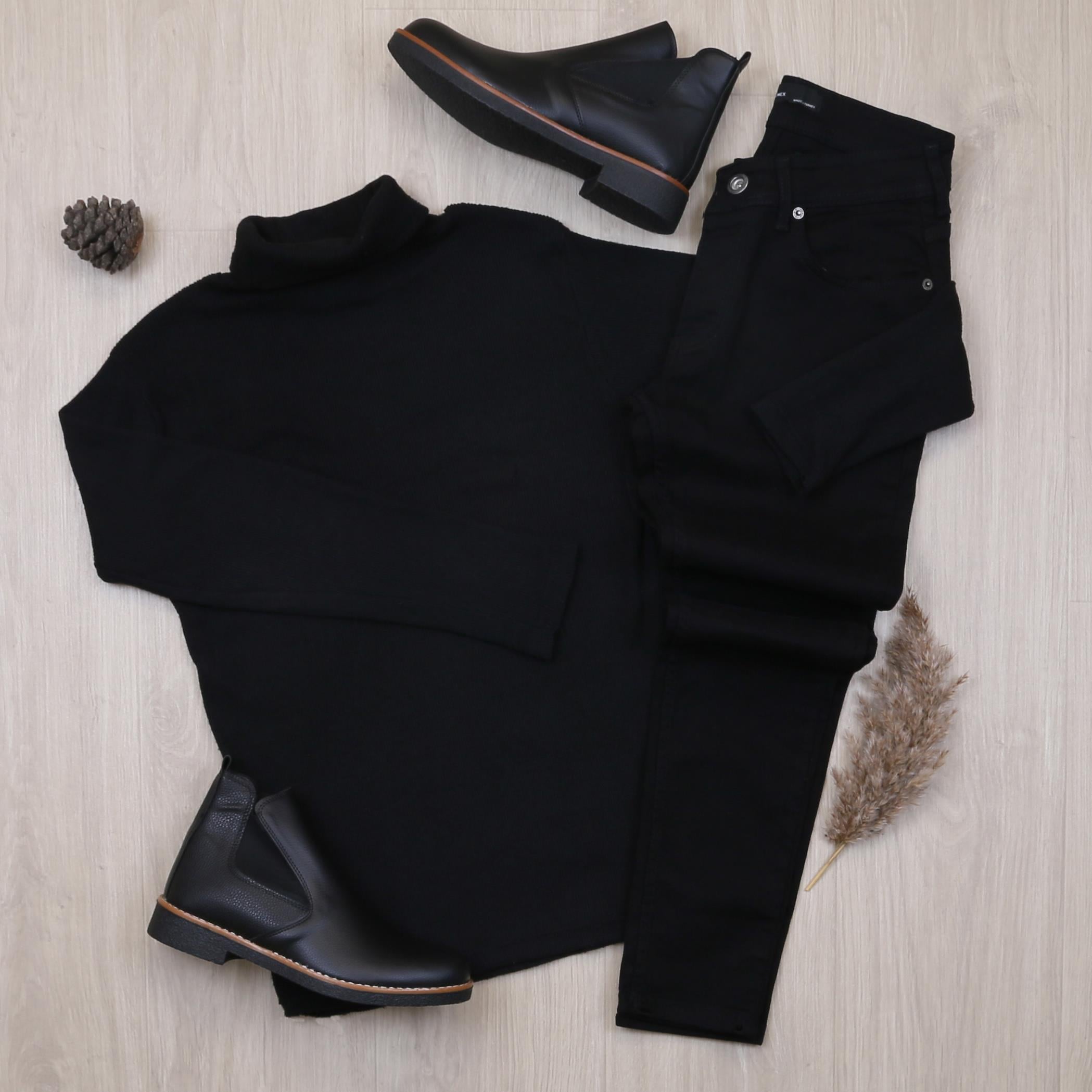 Siyah Kazak Pantolon Bot Kombin