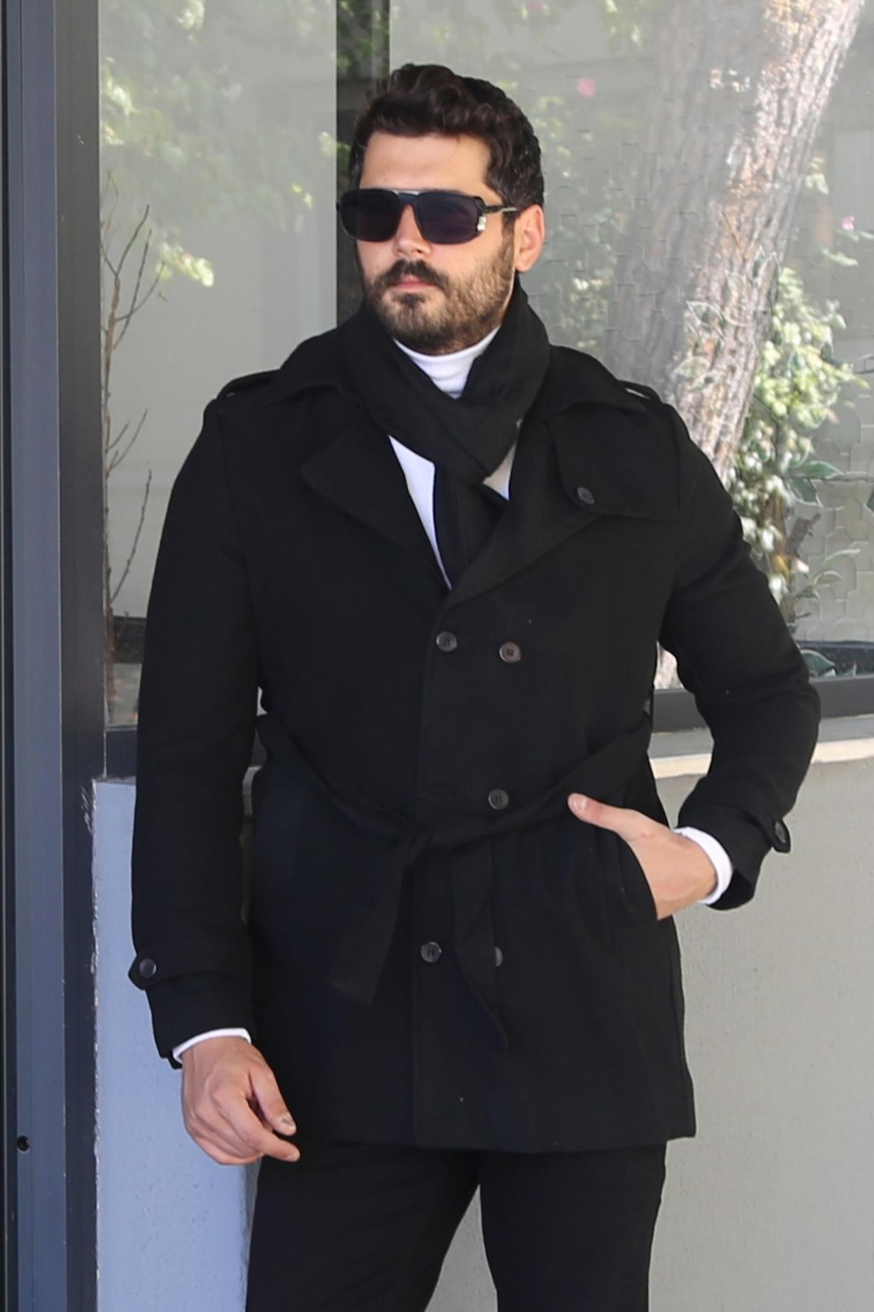 Siyah Kemerli Kaşe Kaban